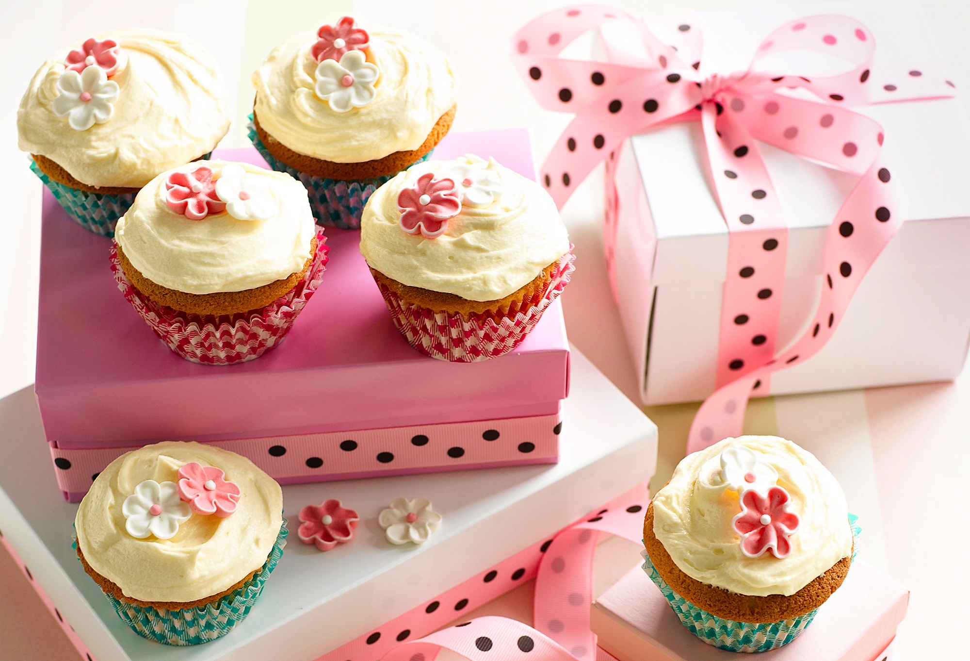 Download mobile wallpaper Food, Cream, Gift, Cupcake, Ribbon for free.
