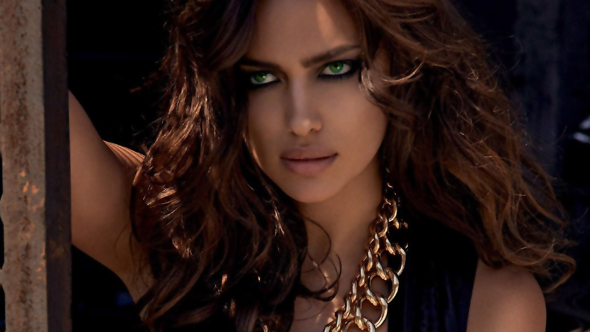 Download mobile wallpaper Brunette, Model, Green Eyes, Celebrity, Irina Shayk for free.