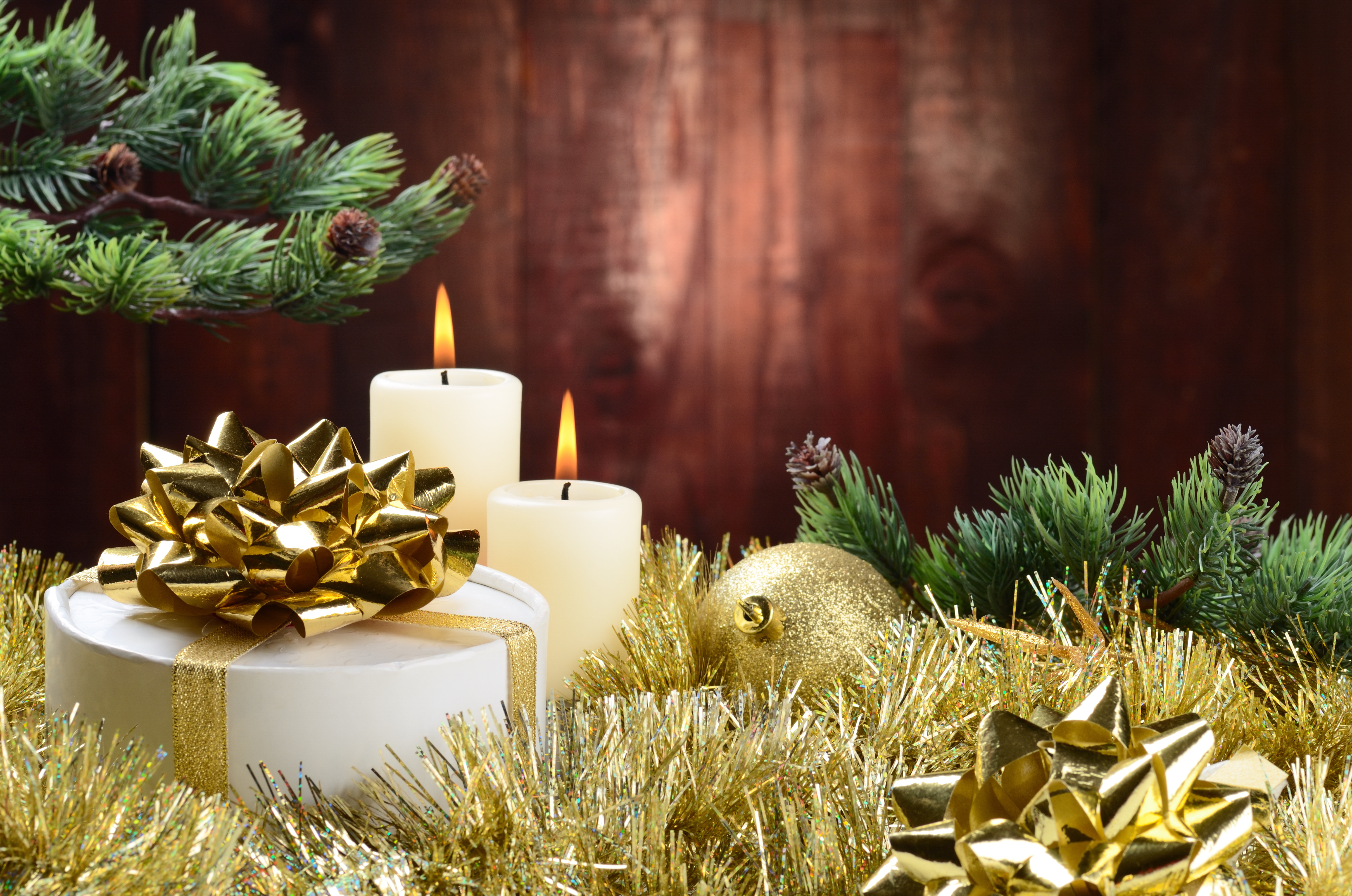 Baixar papel de parede para celular de Natal, Presente, Decoração, Vela, Dourado, Feriados gratuito.