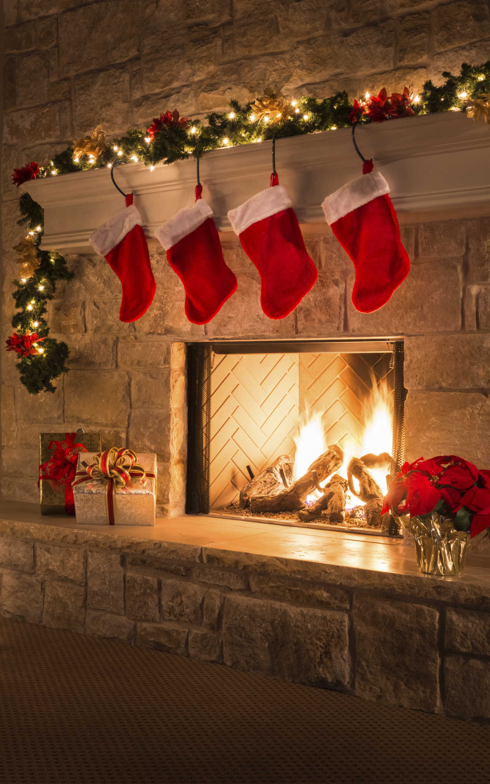 Baixar papel de parede para celular de Natal, Presente, Lareira, Enfeites De Natal, Feriados, Luzes De Natal gratuito.