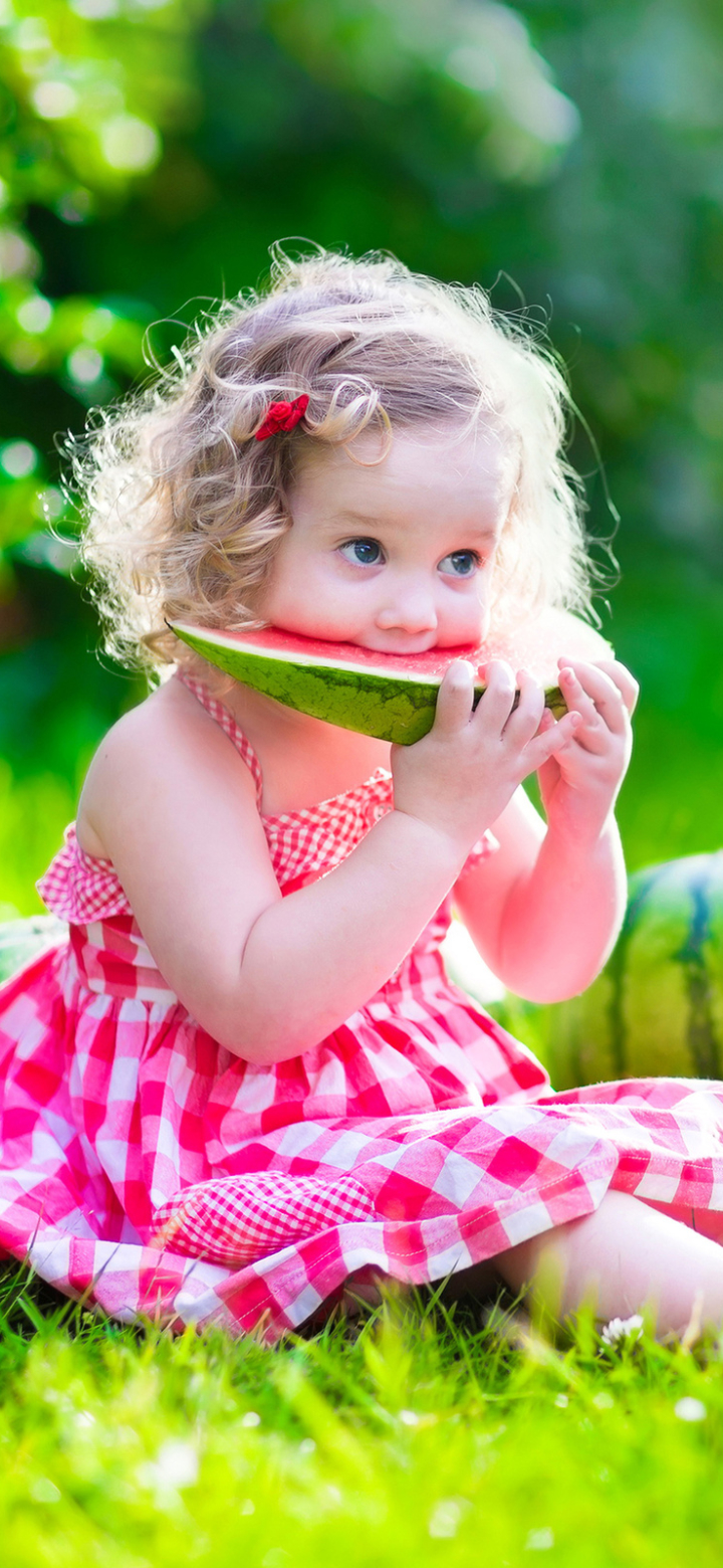 Handy-Wallpaper Sommer, Kind, Wassermelone, Bokeh, Fotografie, Kleines Mädchen kostenlos herunterladen.