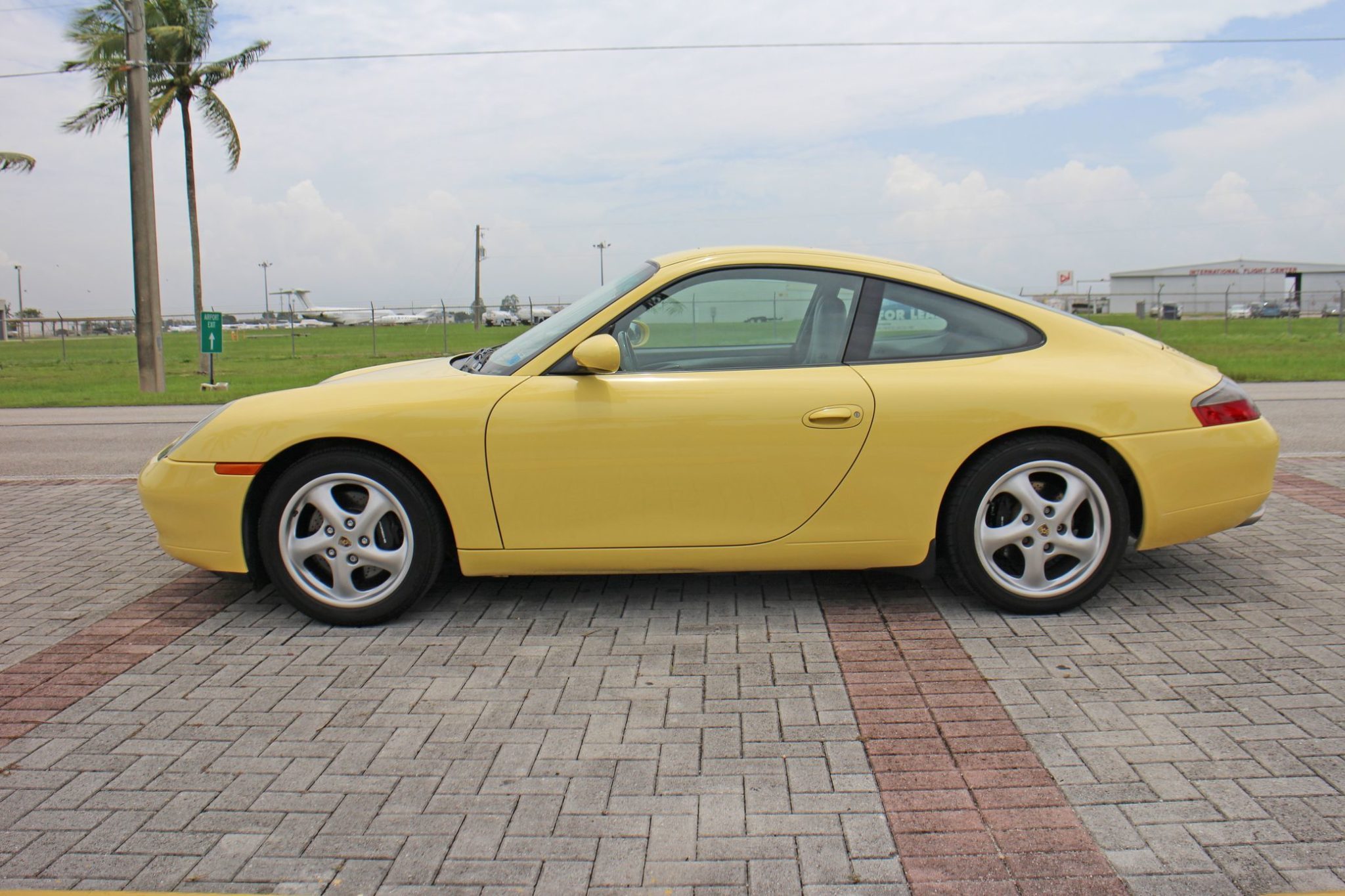 Baixe gratuitamente a imagem Carro, Coupé, Carro Antigo, Veículos, Porsche 911 Carreira, Carro Amarelo na área de trabalho do seu PC