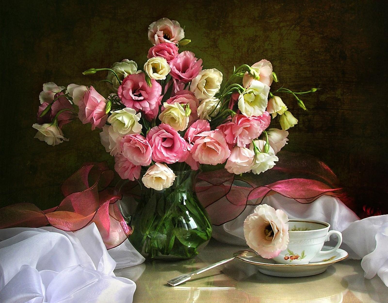 92167 скачать обои чайная пара, ткань, ваза, букет, лизиантус рассела, цветы, шелк - заставки и картинки бесплатно