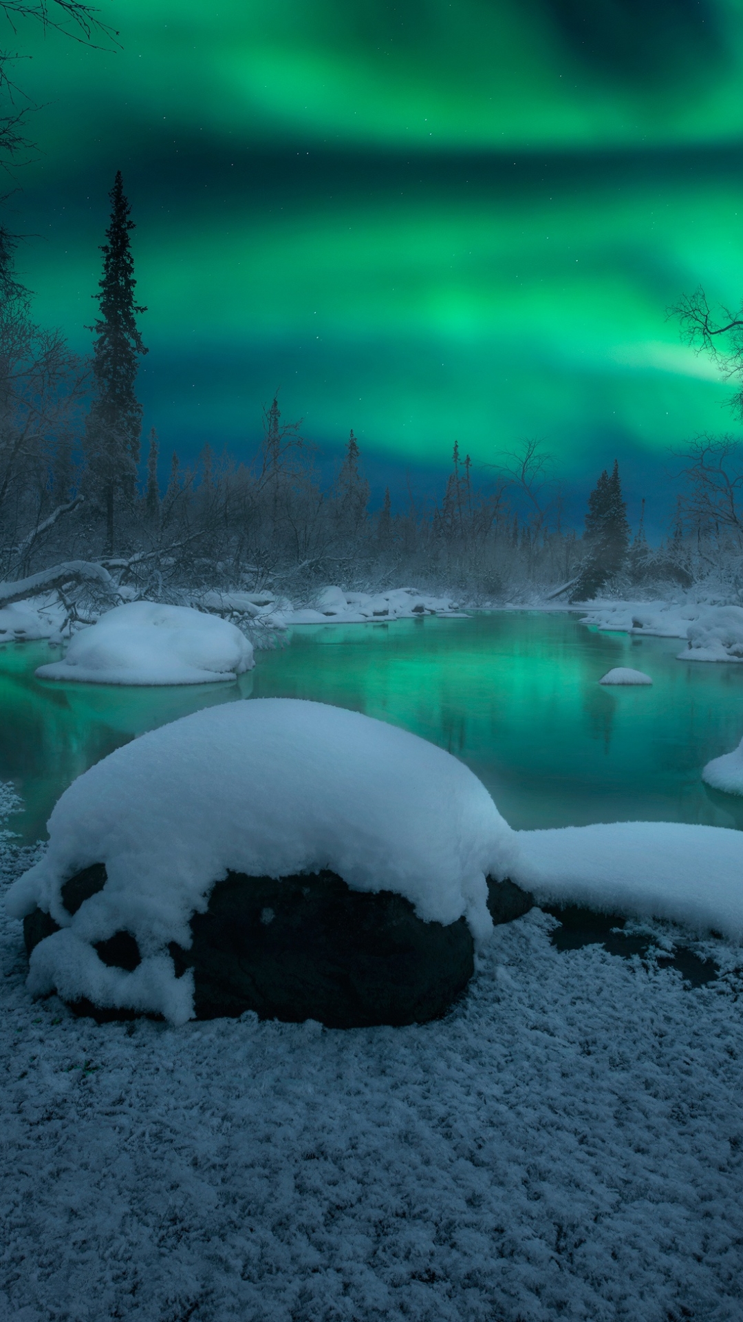 Handy-Wallpaper Winter, Natur, Schnee, Fluss, Russland, Nacht, Erde/natur, Nordlicht kostenlos herunterladen.