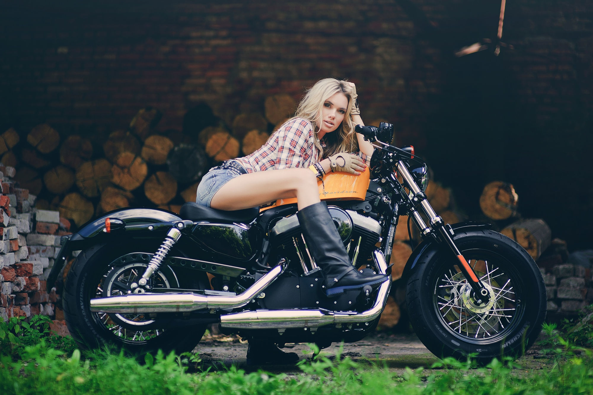 girls & motorcycles, women, blonde, boots, harley davidson, model, motorcycle Desktop home screen Wallpaper