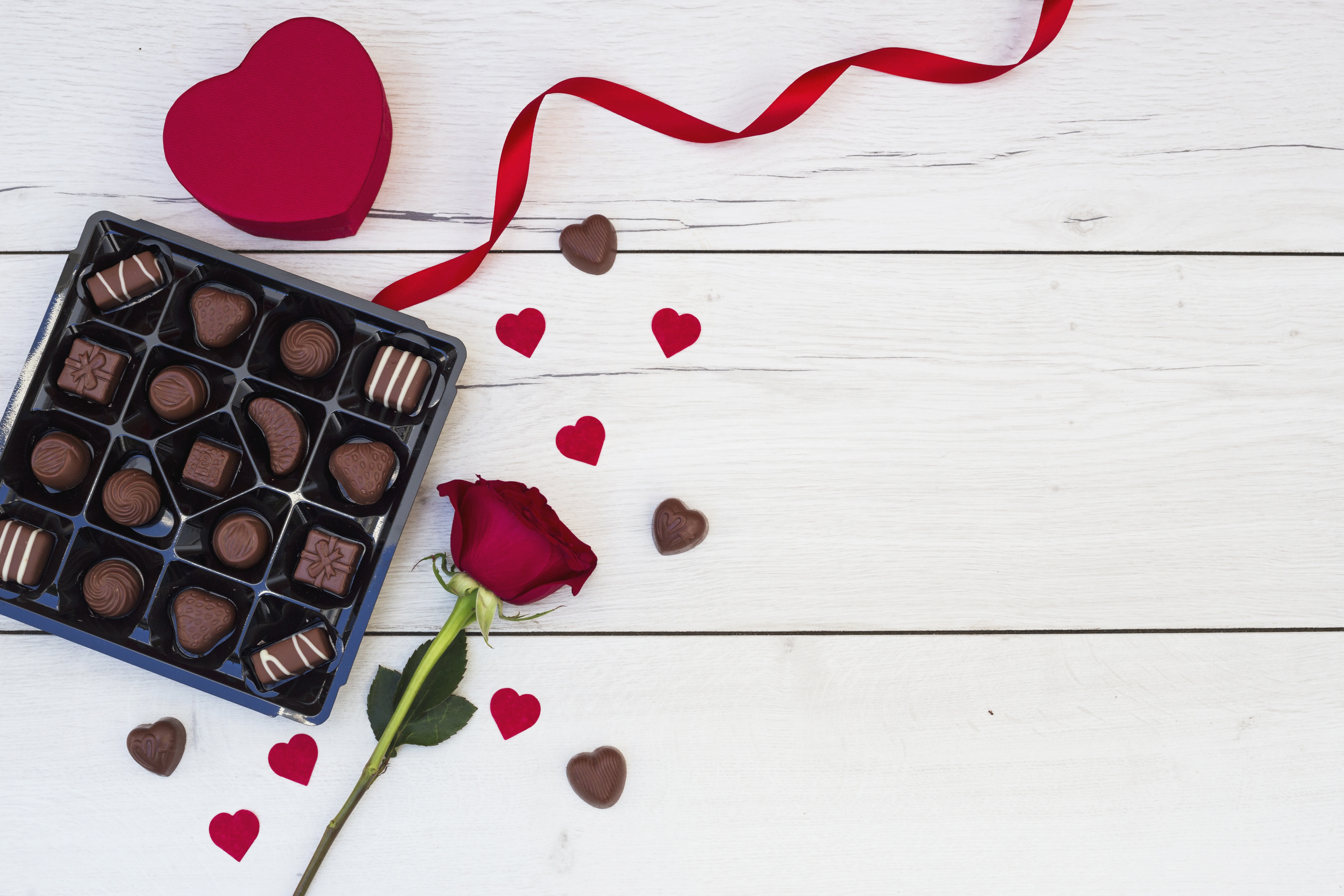 Скачать обои бесплатно Шоколад, Натюрморт, Роза, День Святого Валентина, Праздничные картинка на рабочий стол ПК