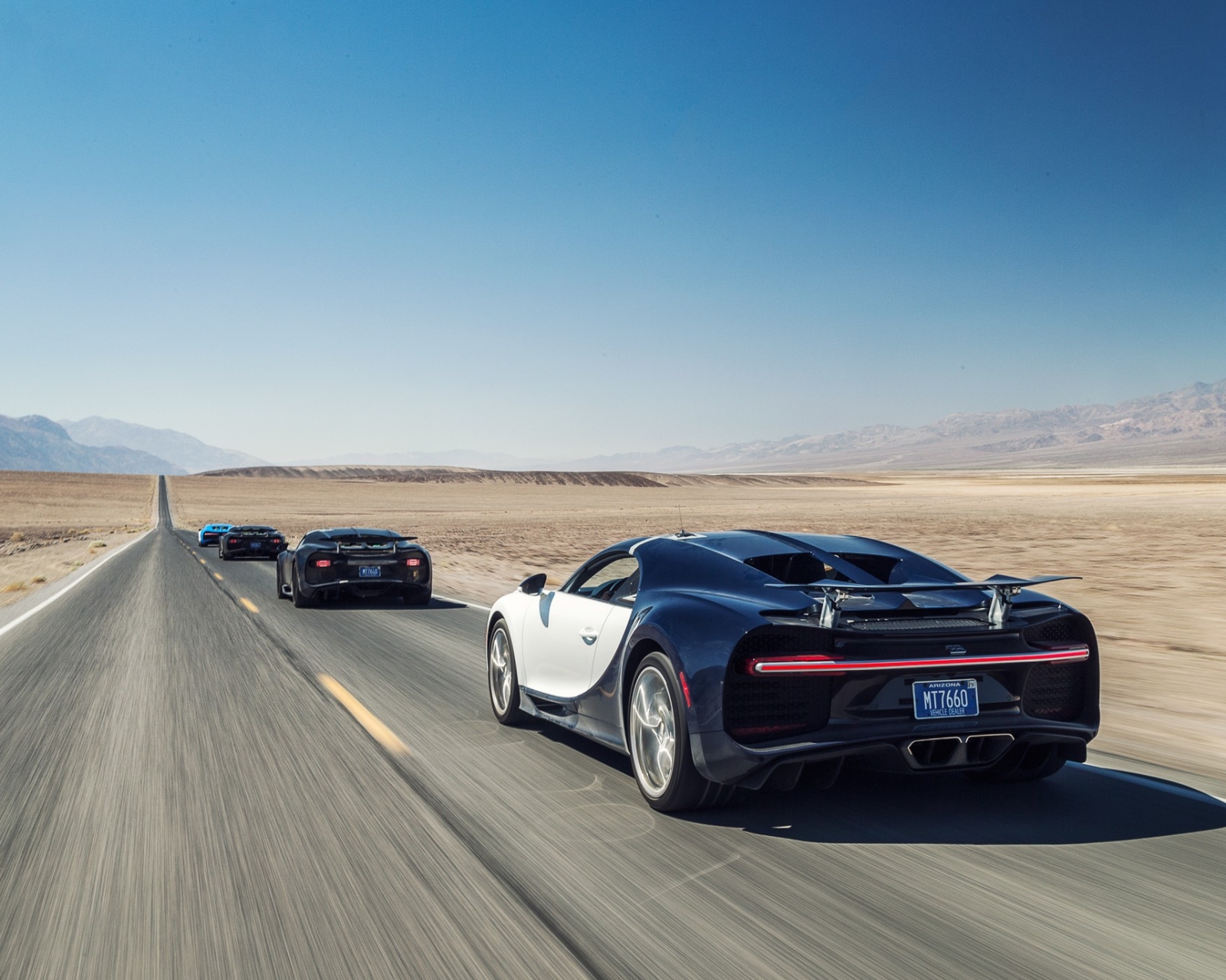 Baixe gratuitamente a imagem Bugatti, Deserto, Estrada, Carro, Super Carro, Veículo, Bugatti Chiron, Veículos na área de trabalho do seu PC