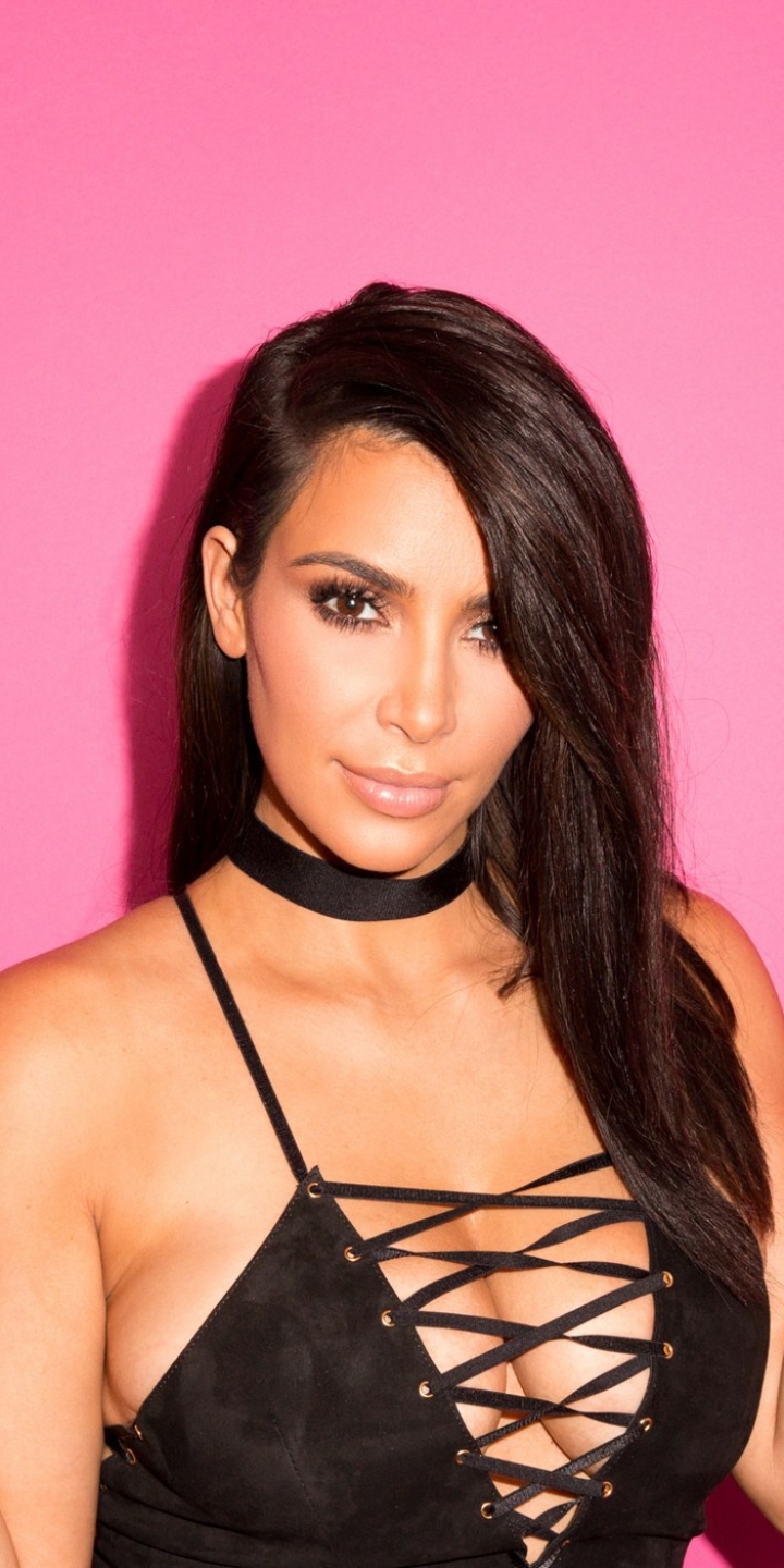 Download mobile wallpaper American, Celebrity, Kim Kardashian for free.