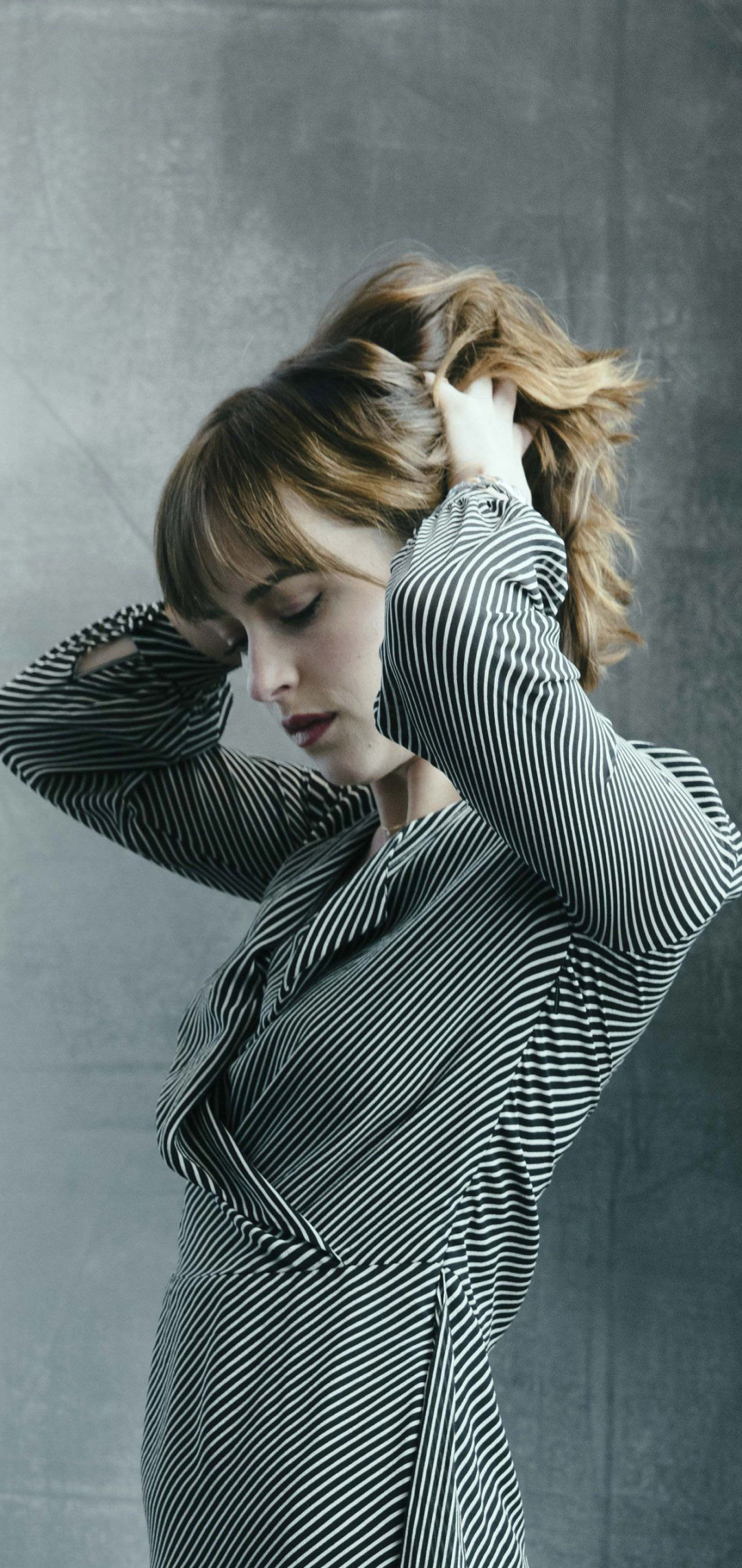 Handy-Wallpaper Berühmtheiten, Dakota Johnson kostenlos herunterladen.