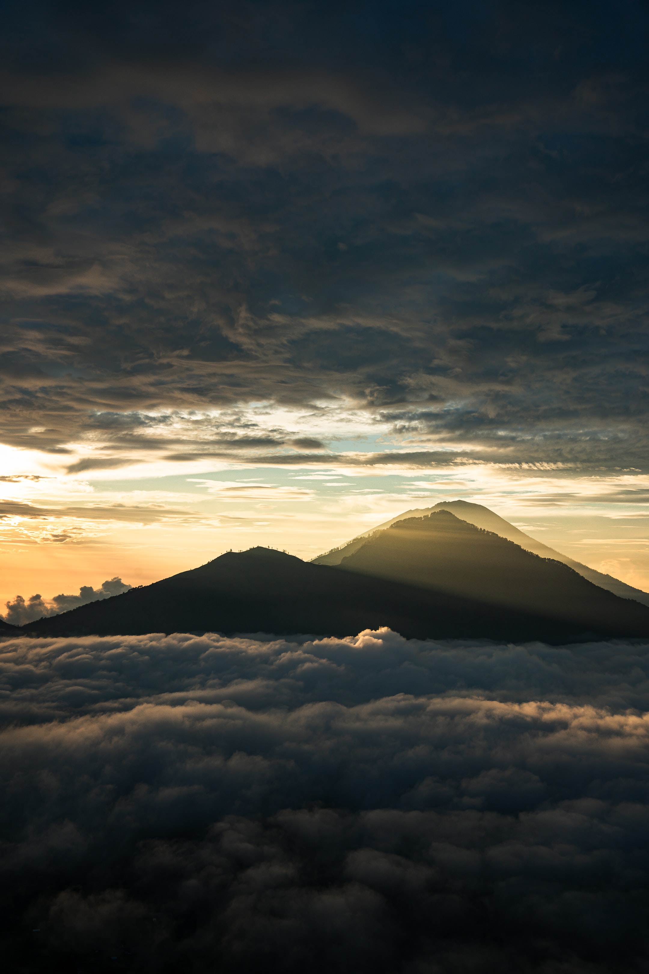 vertex, top, nature, twilight, clouds, mountain, shine, light, dusk Phone Background