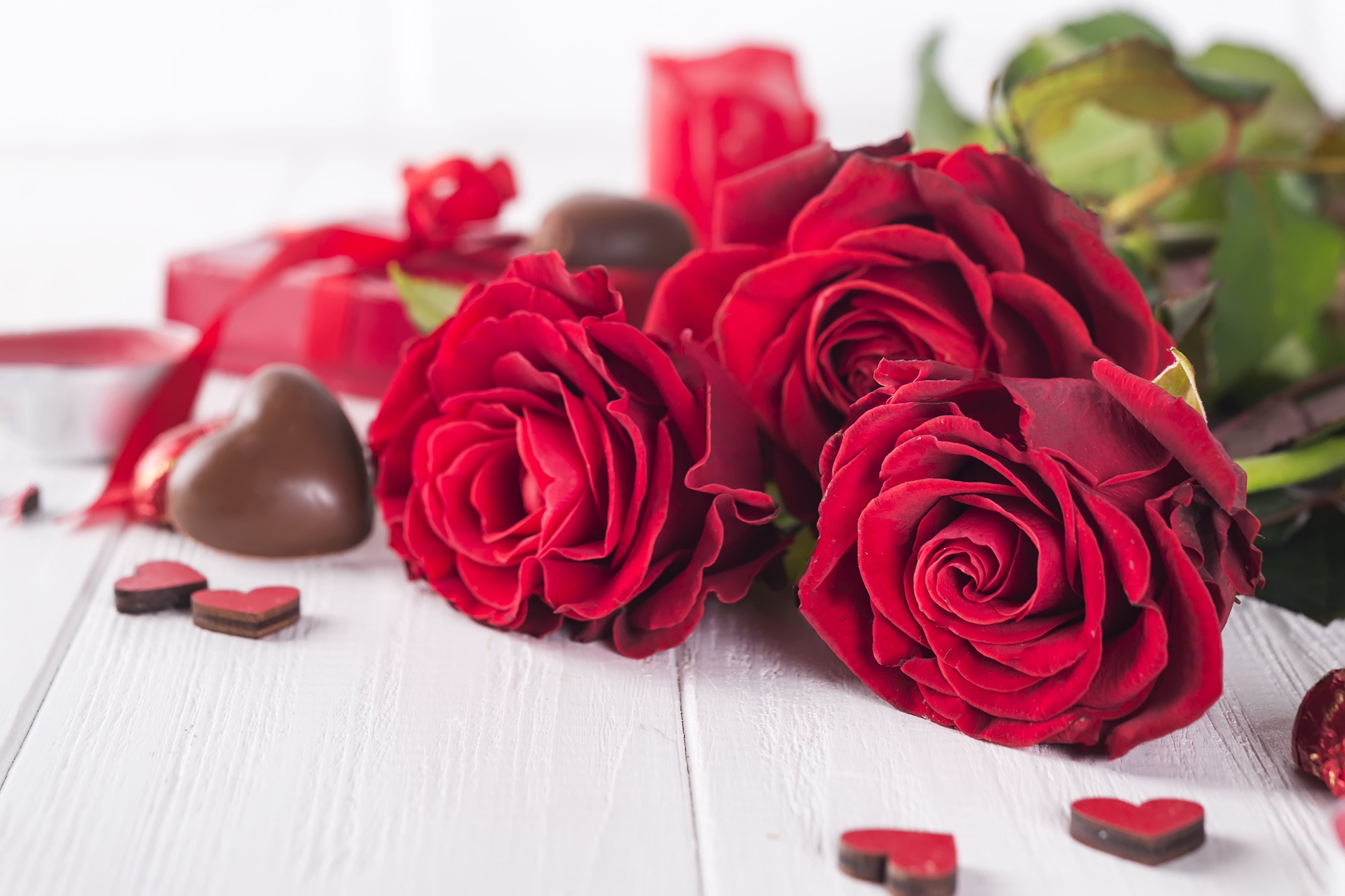 Скачать обои бесплатно Шоколад, Натюрморт, Цветок, Роза, День Святого Валентина, Праздничные, Красный Цветок картинка на рабочий стол ПК
