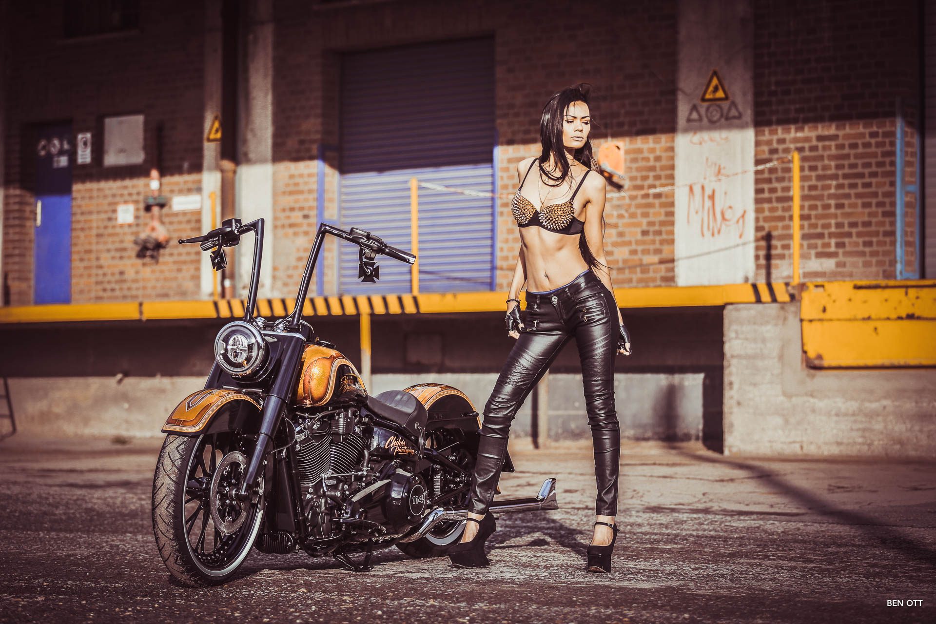 Laden Sie das Harley Davidson, Frauen, Mädchen & Motorräder, Custombike, Thunderbike Zoll-Bild kostenlos auf Ihren PC-Desktop herunter