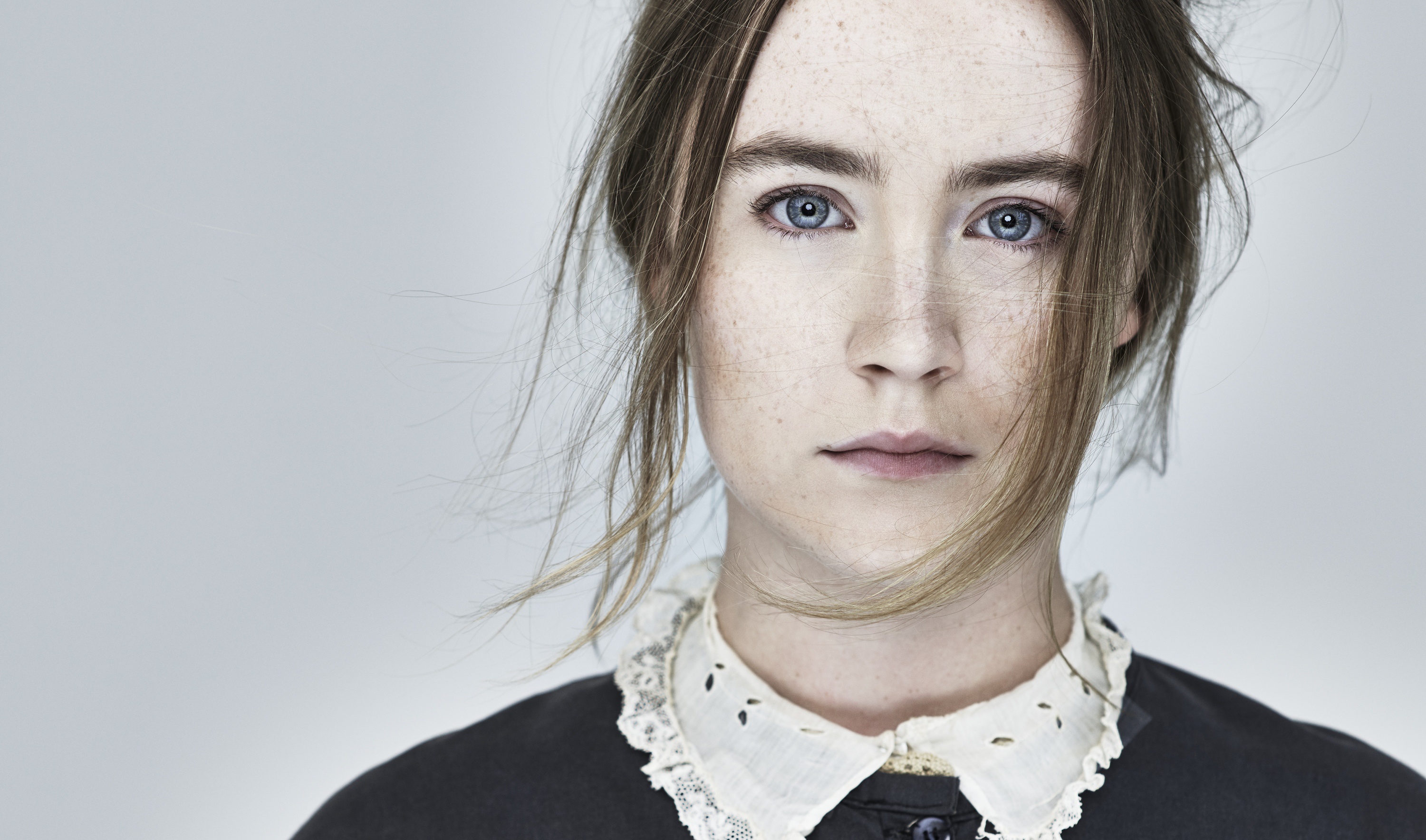 Free download wallpaper Face, Blue Eyes, Celebrity, Irish, Freckles, Actress, Saoirse Ronan on your PC desktop