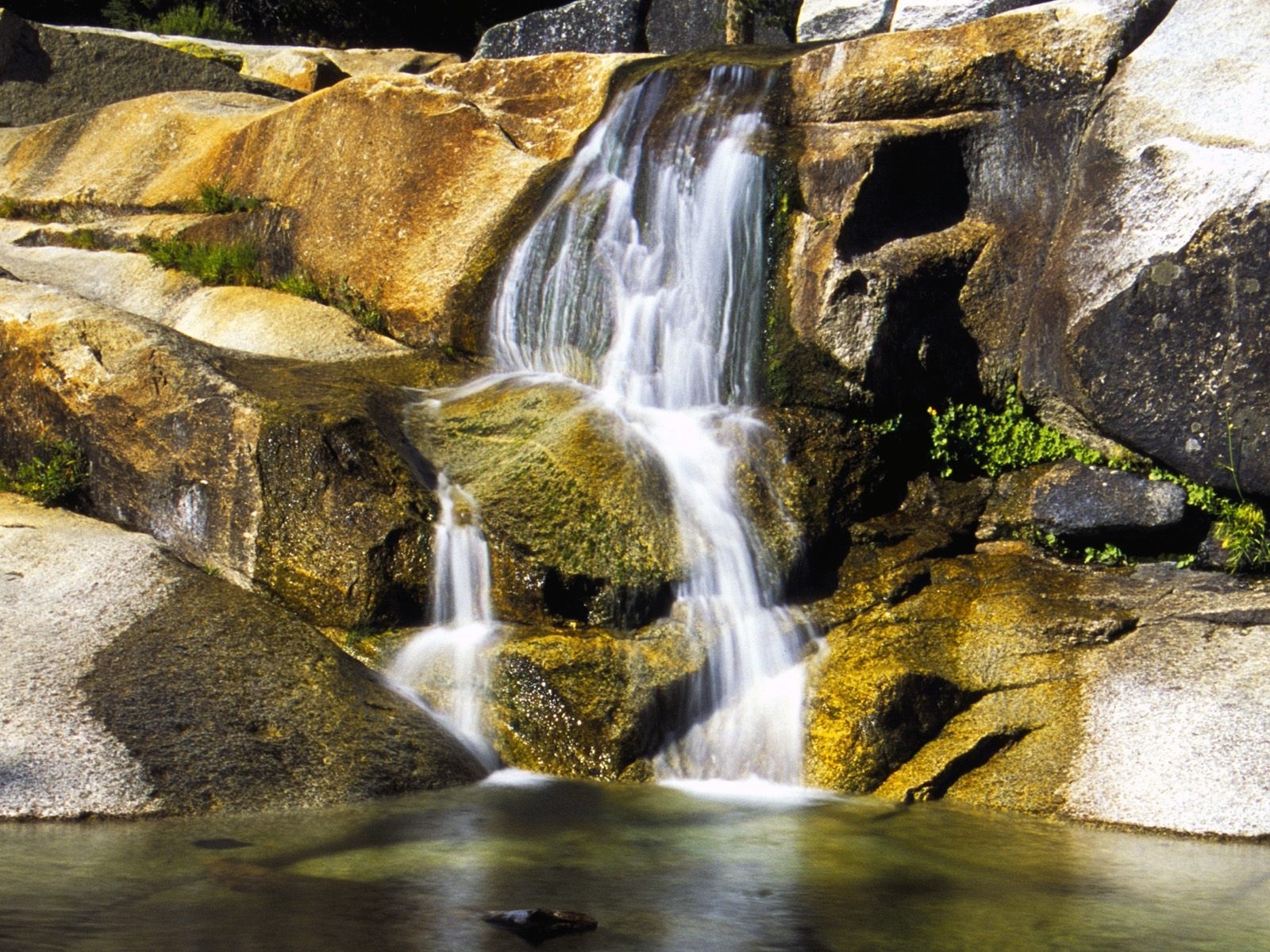 Handy-Wallpaper Natur, Wasser, Wasserfälle, Wasserfall, Moos, Erde/natur kostenlos herunterladen.