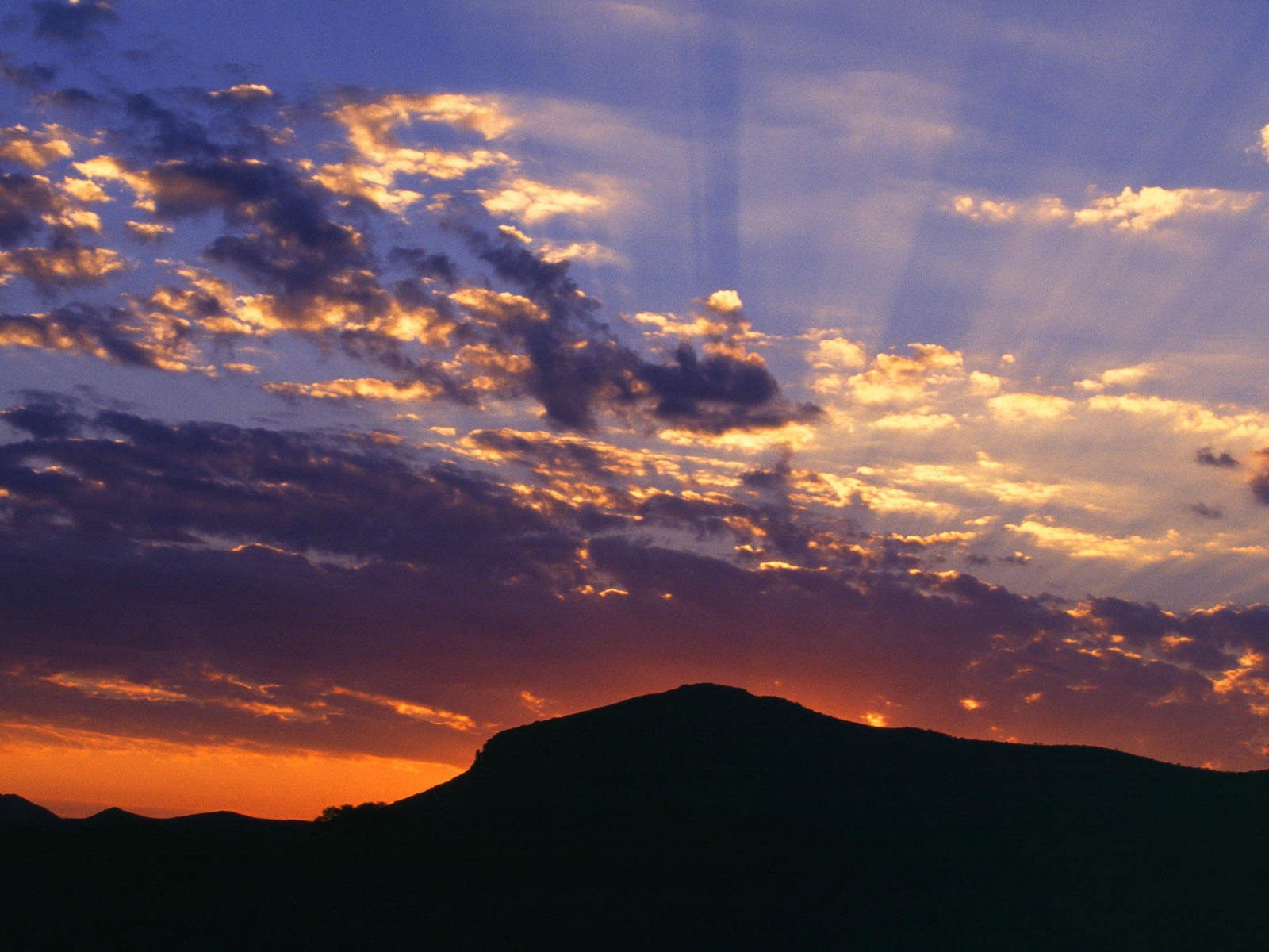 Download mobile wallpaper Sunset, Earth, Sunbeam for free.