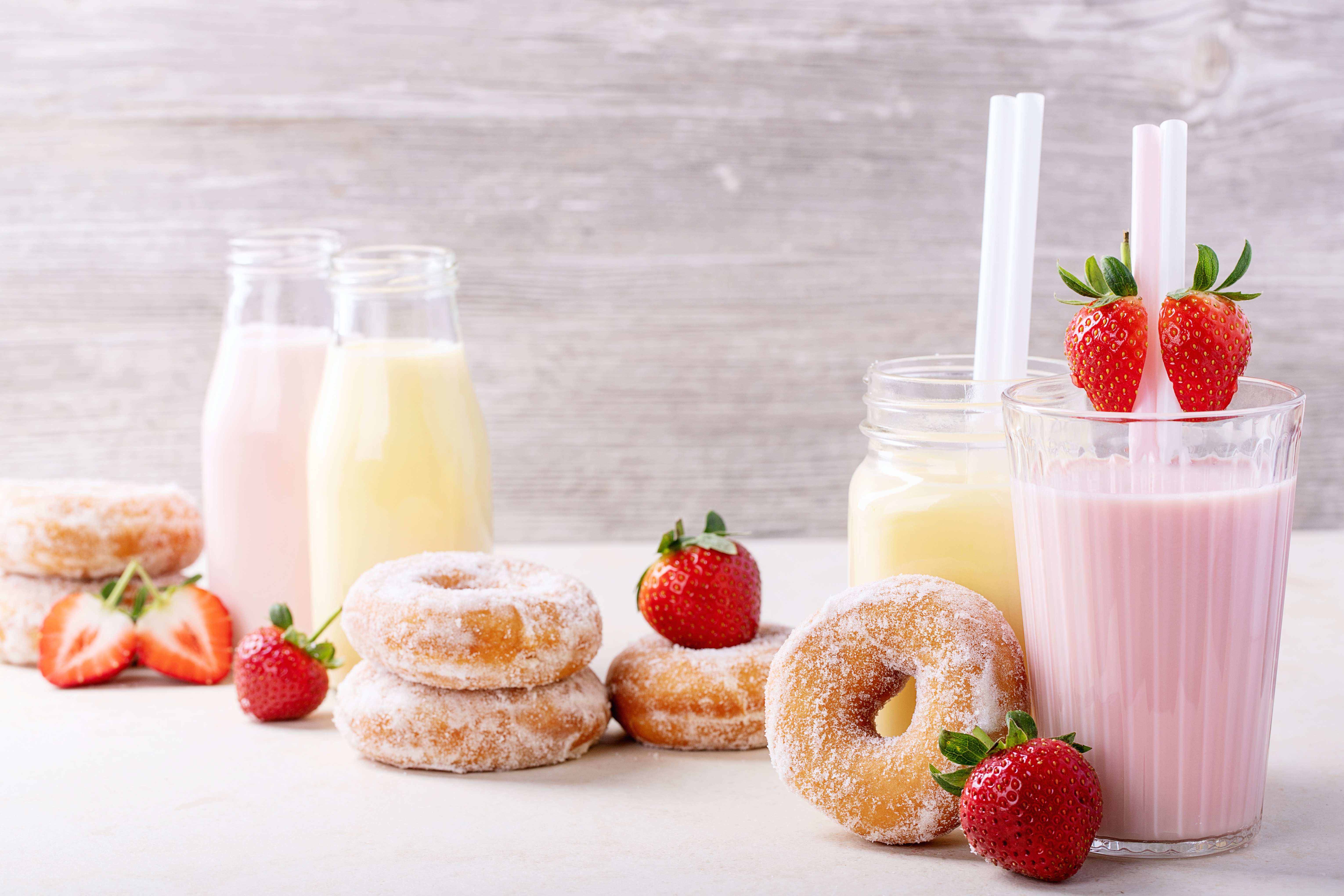 Laden Sie das Erdbeere, Frucht, Süßigkeiten, Milch, Nahrungsmittel, Stillleben, Getränk, Donut-Bild kostenlos auf Ihren PC-Desktop herunter