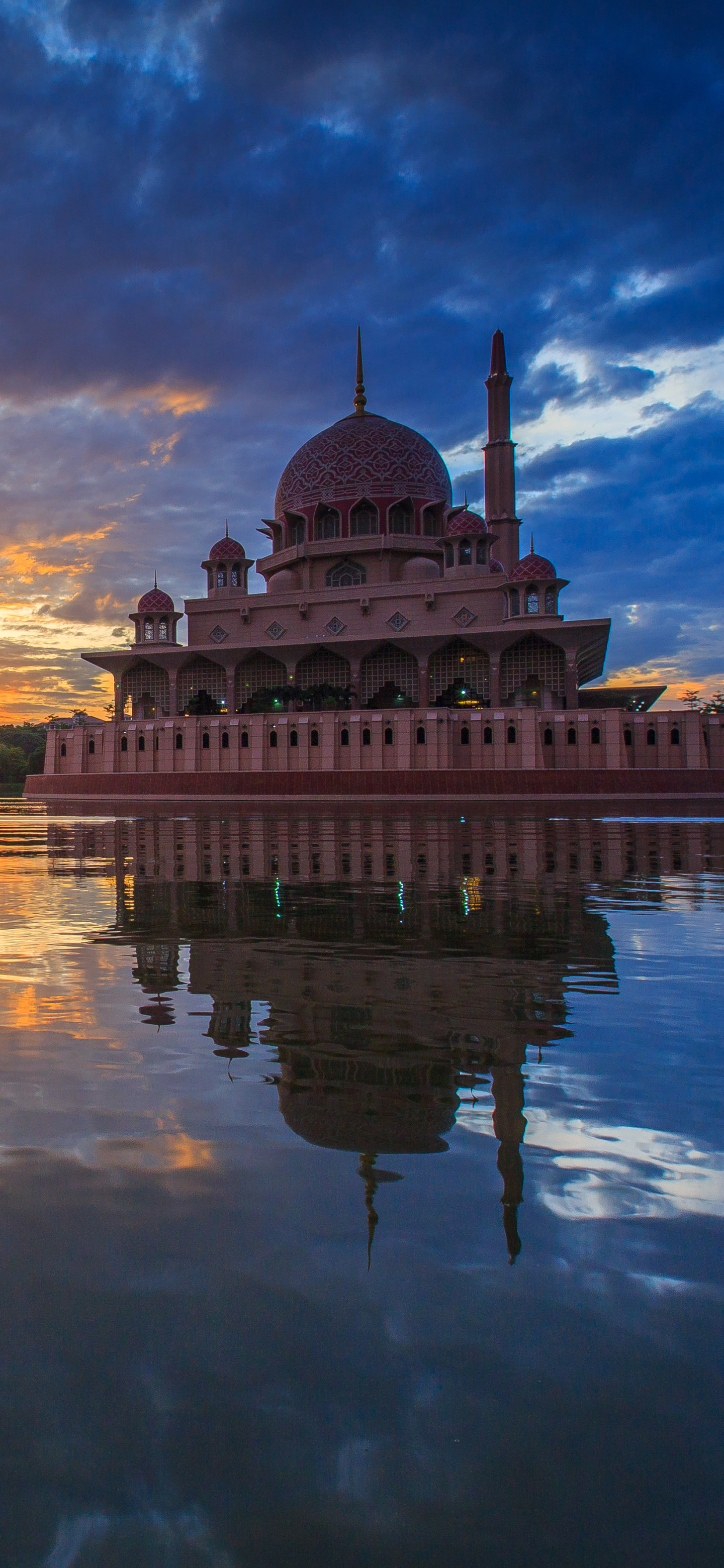1189726 скачать обои мечеть, религиозные, мечеть путра, малайзия, отражение, путраджайя, здание, строительство, мечети - заставки и картинки бесплатно