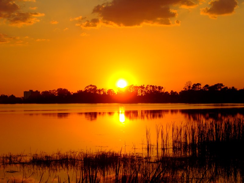 Скачать картинку Озеро, Земля/природа, Закат Солнца в телефон бесплатно.