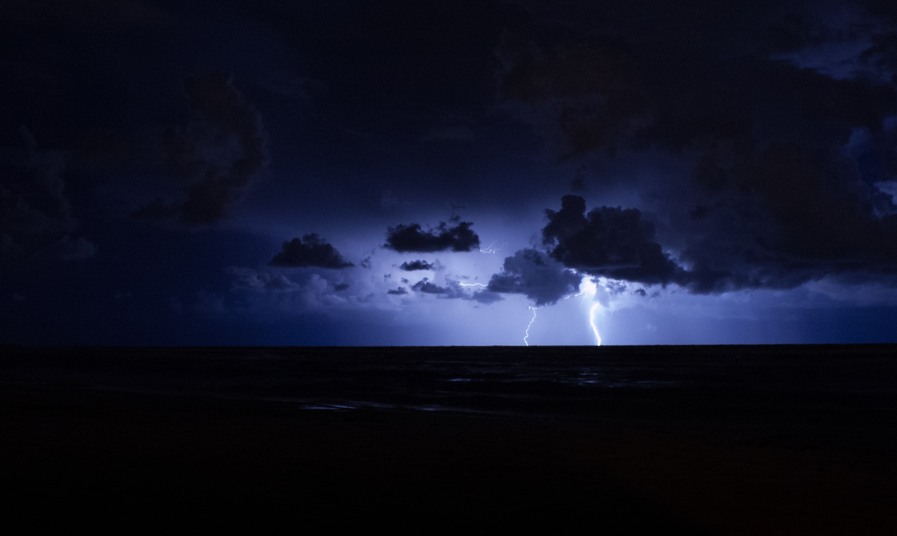 PCデスクトップに地平線, 稲妻, 雷雨, ナイト, 闇, 嵐, ライトニング, 暗い, スカイ画像を無料でダウンロード