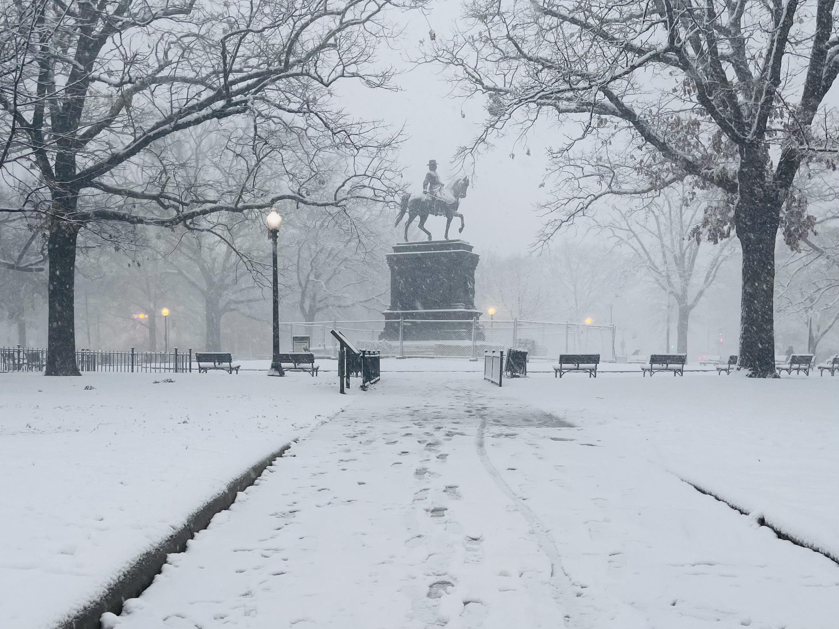Laden Sie das Winter, Schnee, Statue, Menschengemacht-Bild kostenlos auf Ihren PC-Desktop herunter