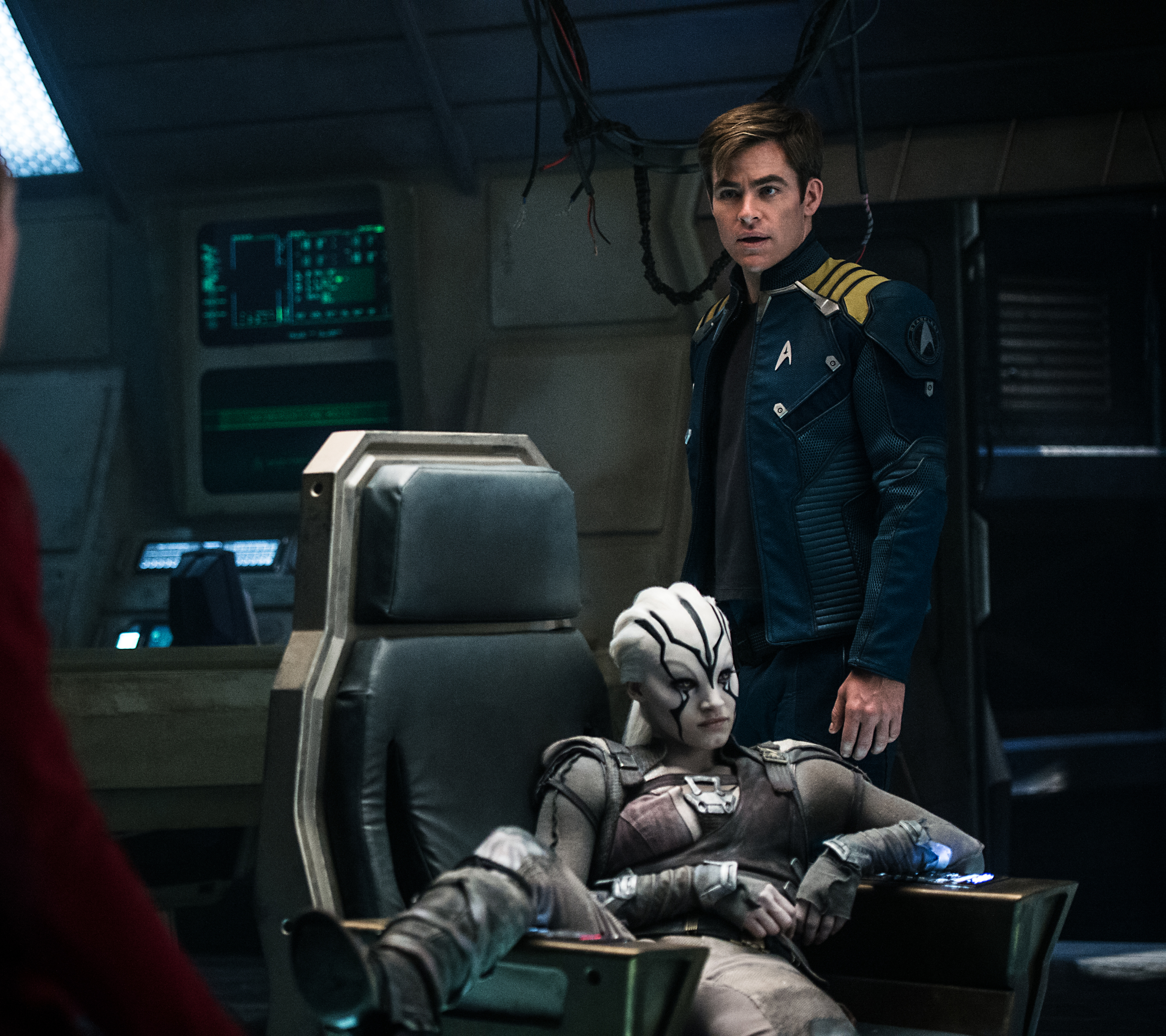 Free download wallpaper Star Trek, Chris Pine, Movie, Simon Pegg, Sofia Boutella, Star Trek Beyond on your PC desktop