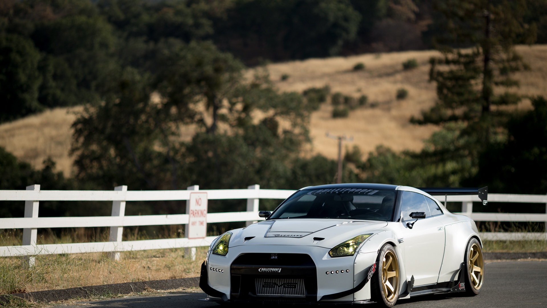Download mobile wallpaper Nissan, Car, Nissan Gt R, Vehicles, White Car for free.
