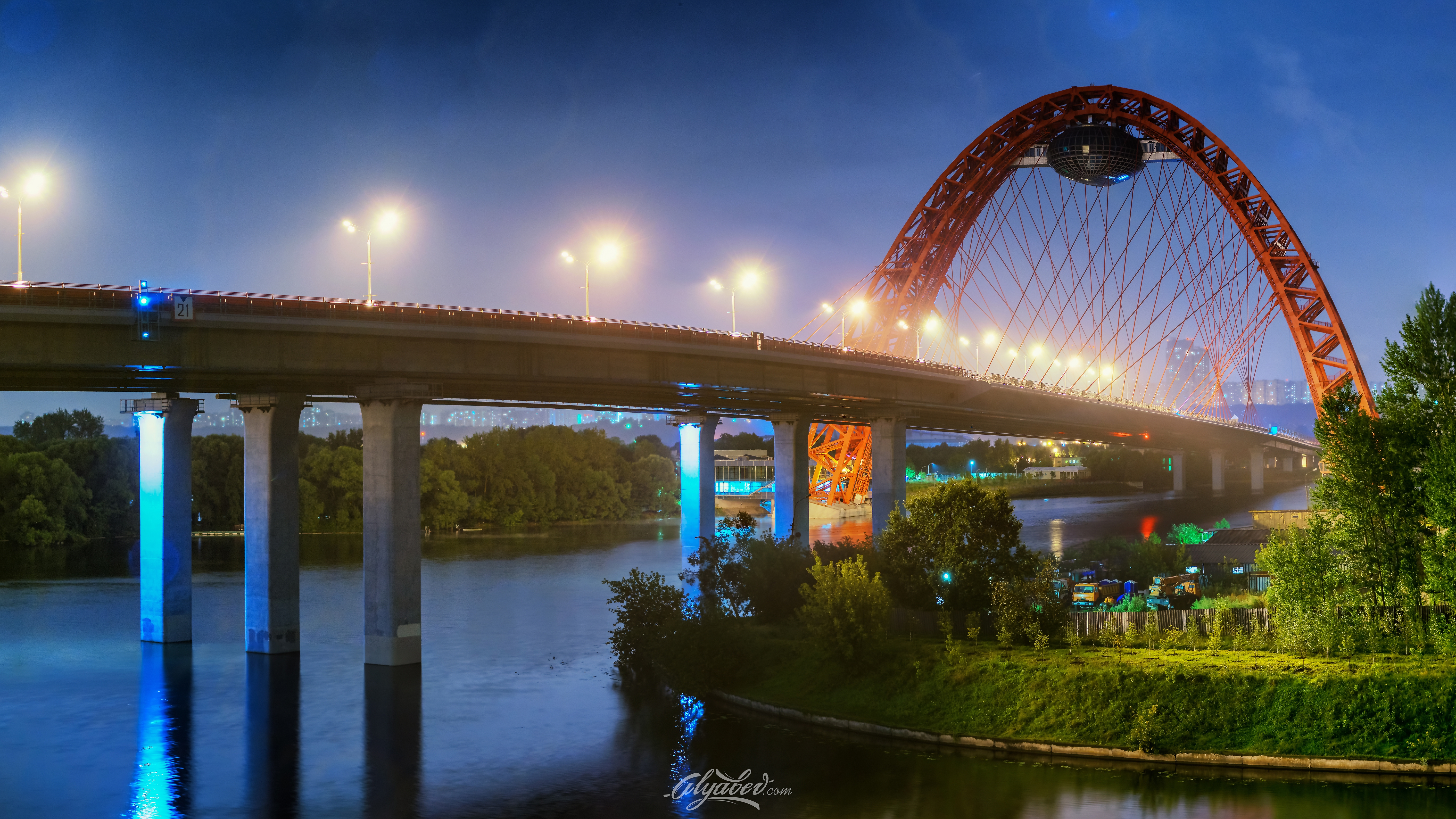 PCデスクトップに都市, 橋, 街, モスクワ, ロシア, 夜, マンメイド画像を無料でダウンロード