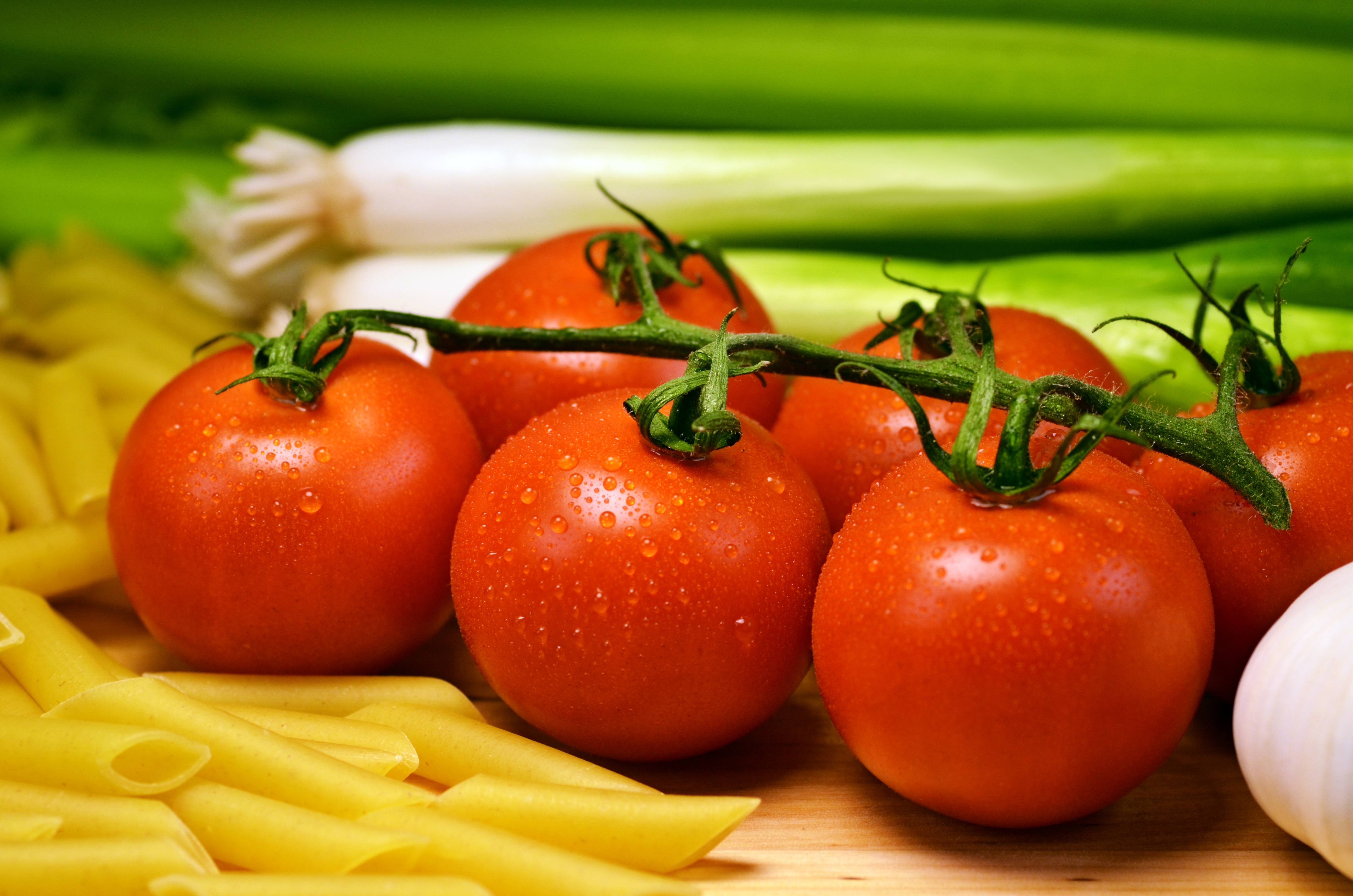 Handy-Wallpaper Tomate, Pasta, Nahrungsmittel, Früchte kostenlos herunterladen.
