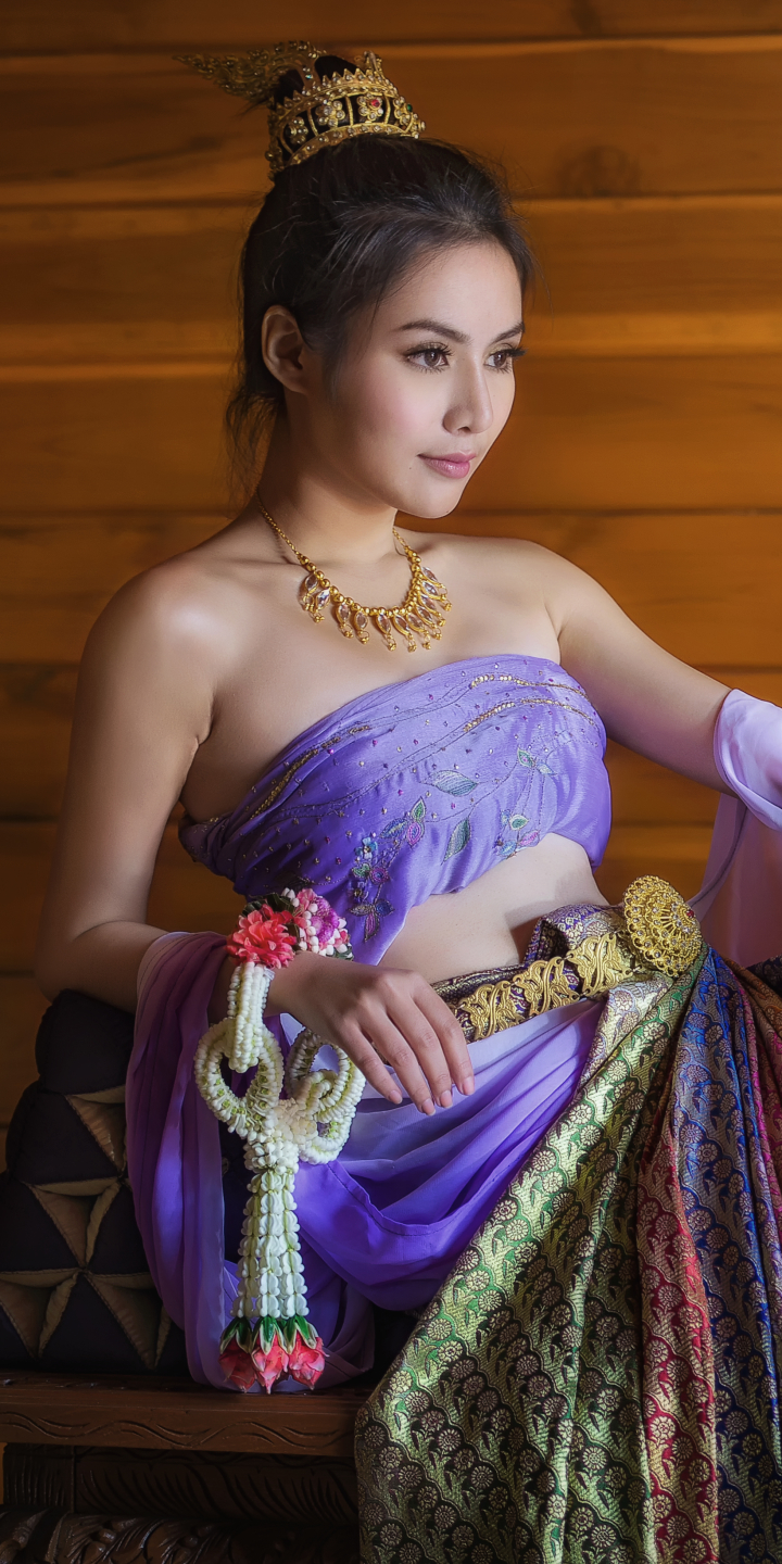 Handy-Wallpaper Kleid, Orientalisch, Modell, Frauen, Gürtel, Halskette, Asiatinnen, Traditionelles Kostüm, Haarkleid kostenlos herunterladen.