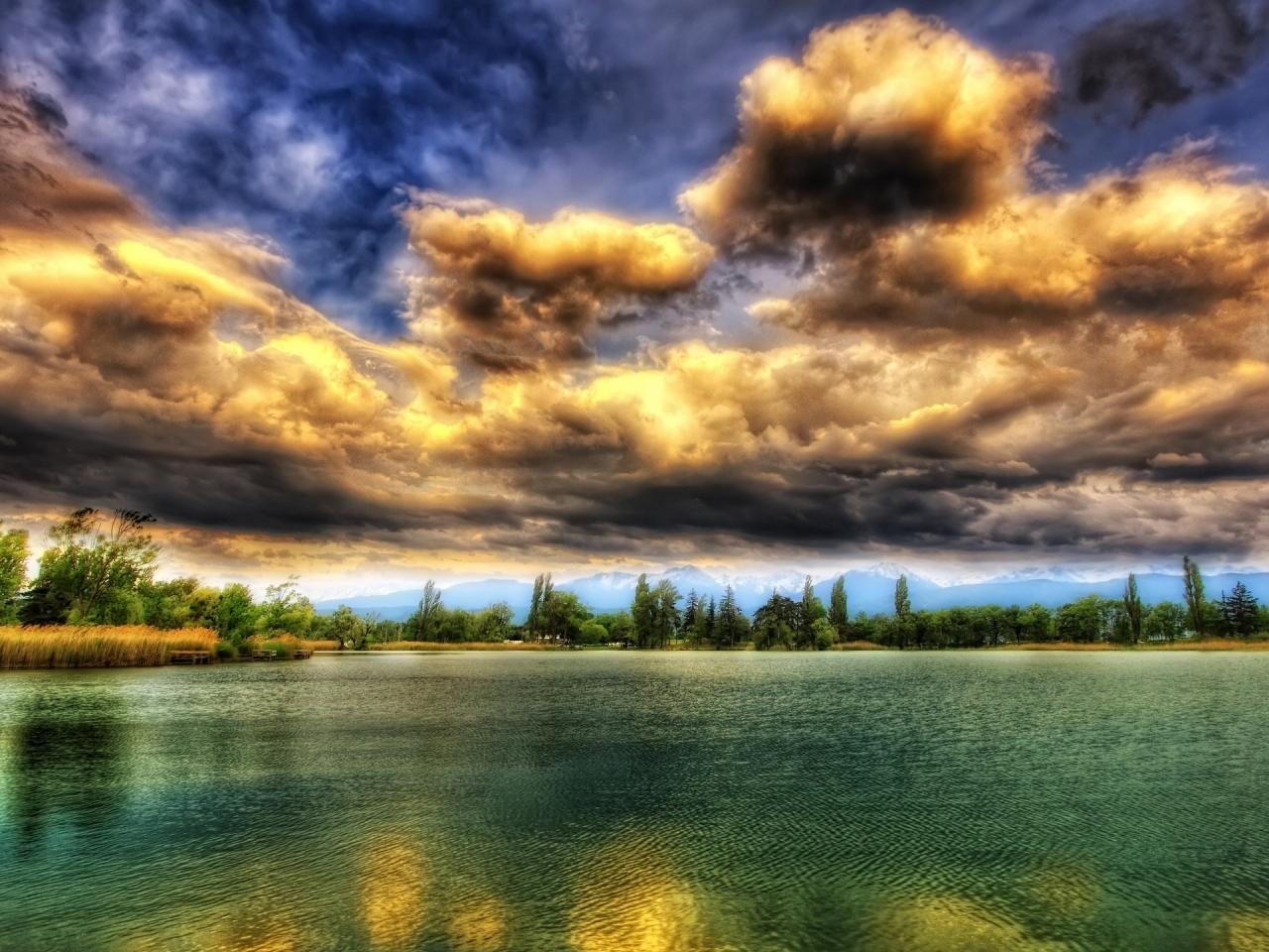 Скачать картинку Река, Облака, Пейзаж в телефон бесплатно.