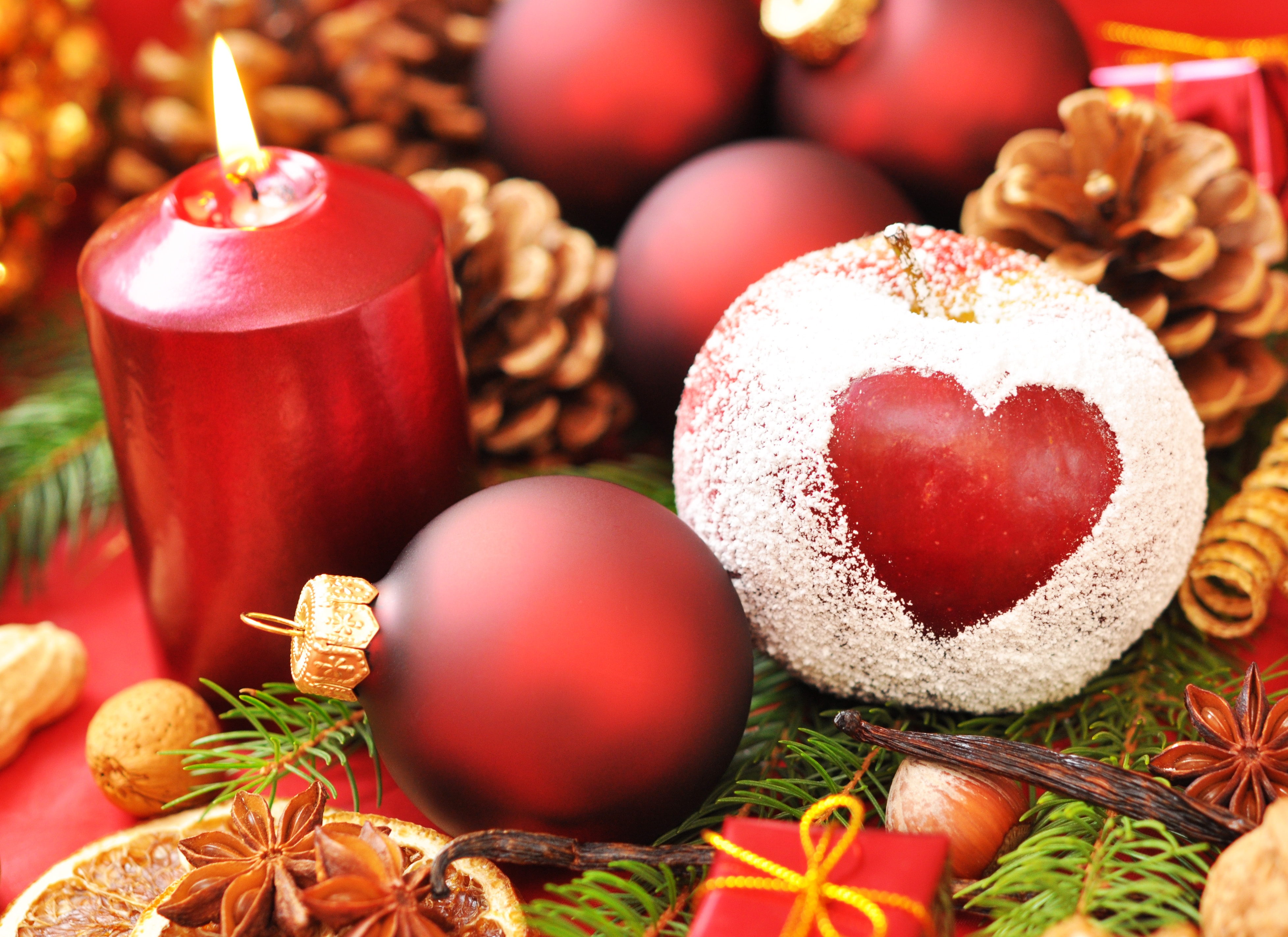 134314 завантажити шпалери їжа, шишки, голки, новий рік, різдво, пудра, порошок, свято, хвоя, серце, кулі, яблуко, свічка - заставки і картинки безкоштовно