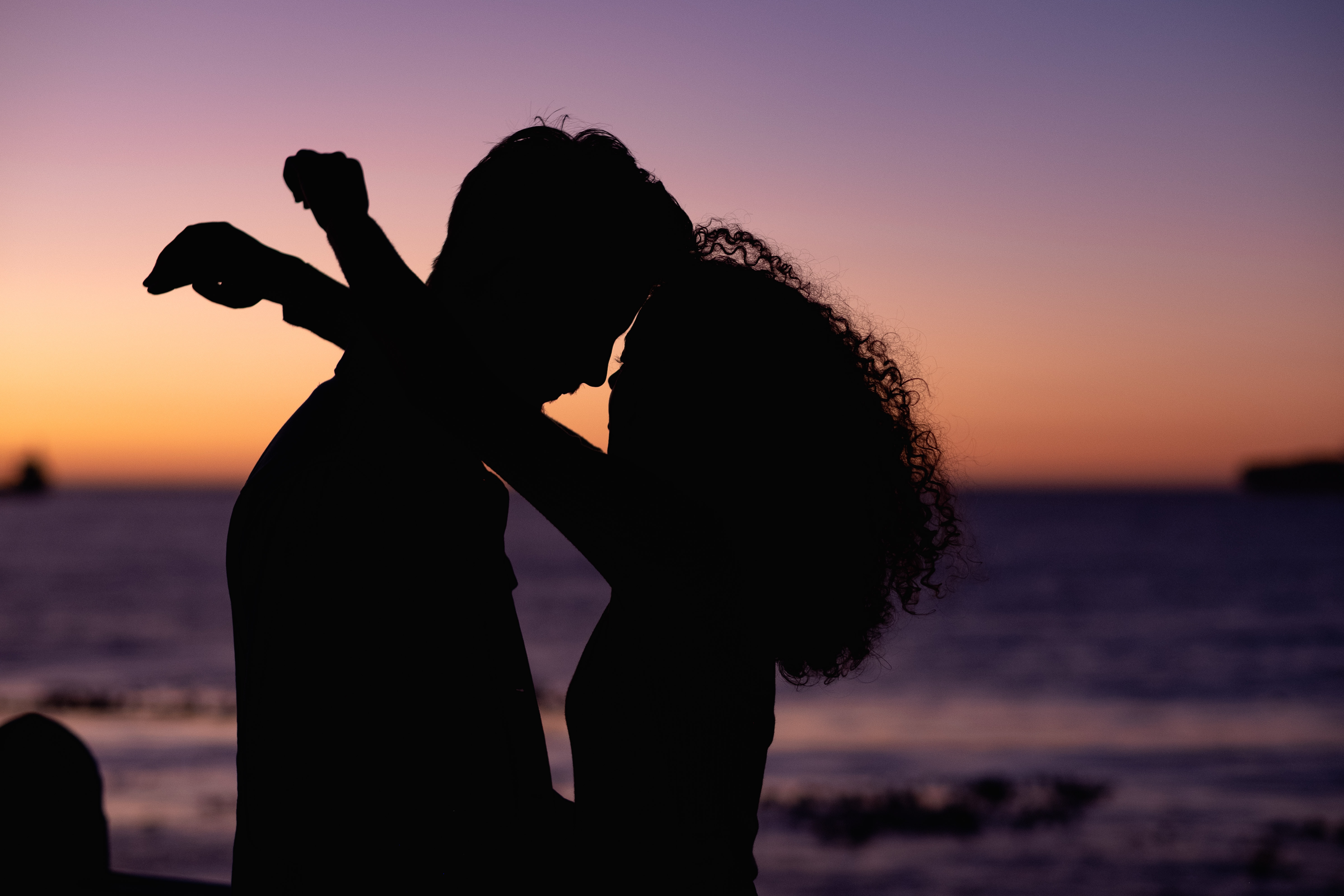 Free download wallpaper Sunset, Sea, Silhouette, Pair, Couple, Love on your PC desktop