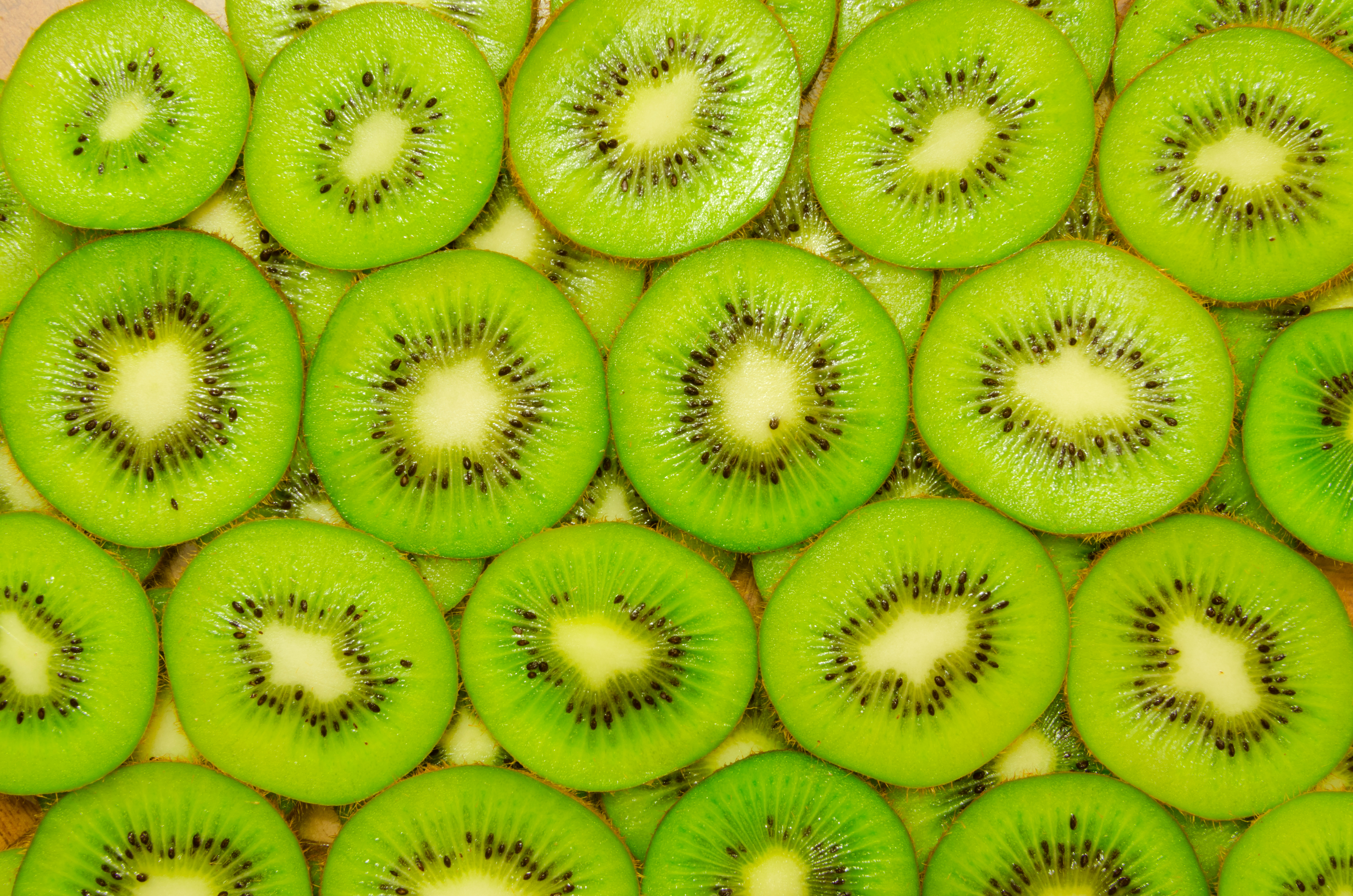 Handy-Wallpaper Kiwi, Frucht, Nahrungsmittel, Früchte kostenlos herunterladen.