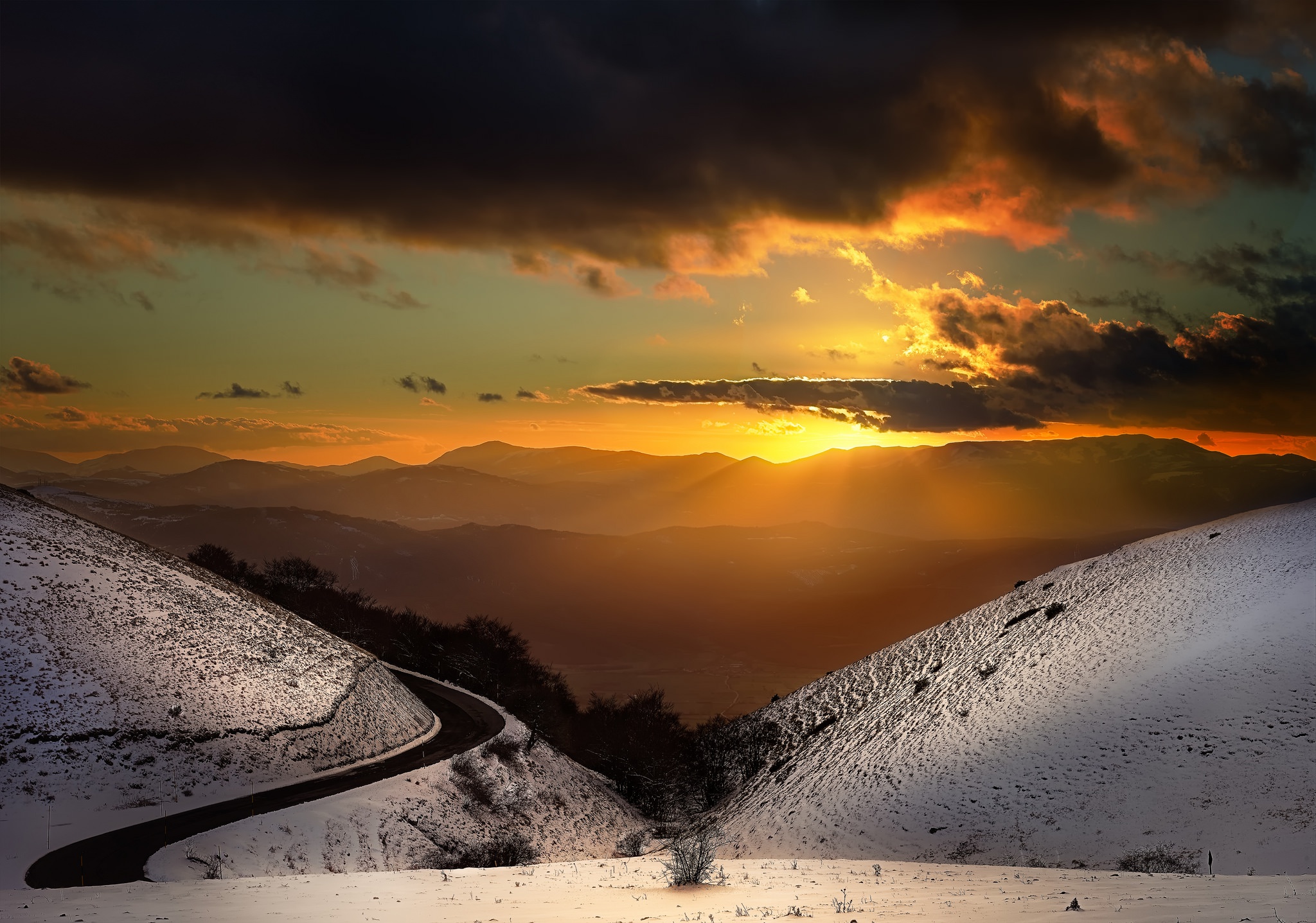 Download mobile wallpaper Landscape, Winter, Mountain, Photography, Sunbeam for free.
