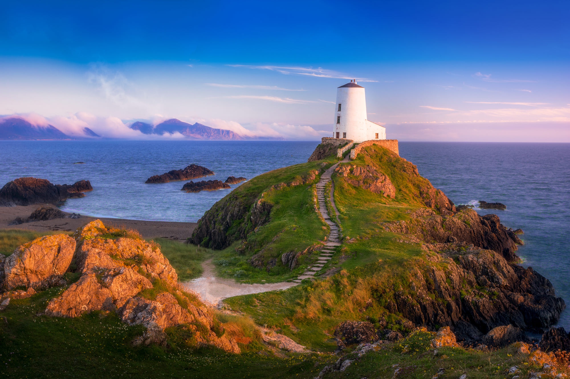 Free download wallpaper Sea, Lighthouse, Island, Man Made on your PC desktop