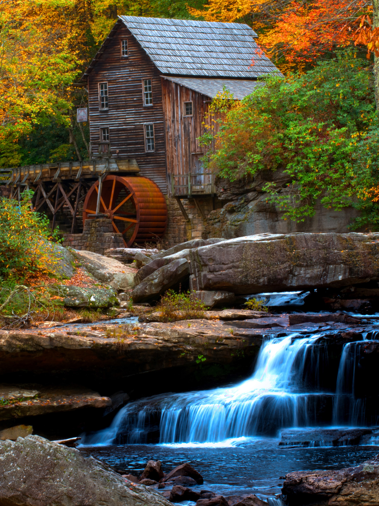 Handy-Wallpaper Herbst, Wasserfall, Menschengemacht, Wassermühle kostenlos herunterladen.