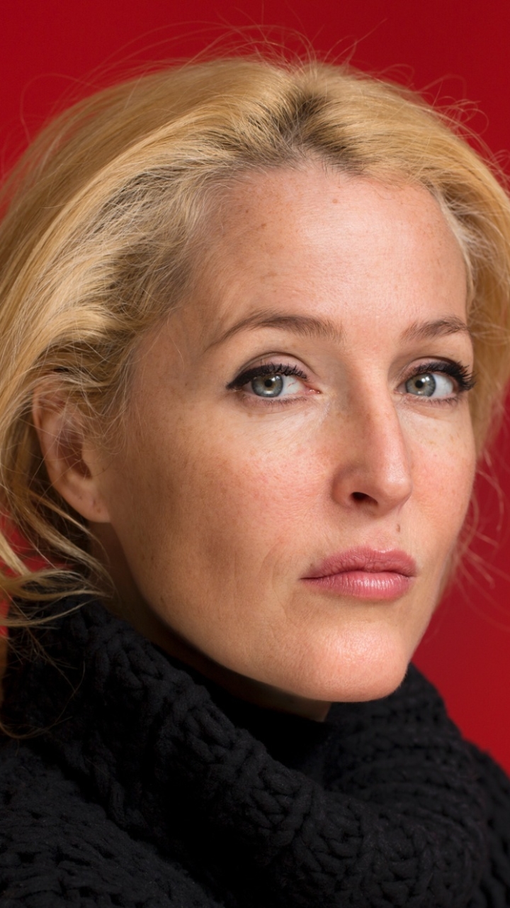 Download mobile wallpaper Blonde, Face, Celebrity, Actress, Gillian Anderson for free.