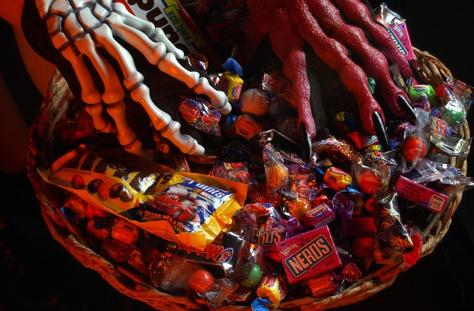 Free download wallpaper Halloween, Hand, Holiday, Skeleton, Candy on your PC desktop