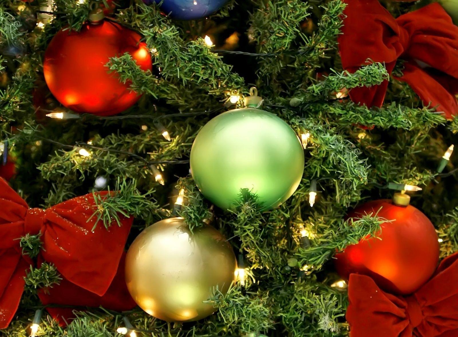 holidays, new year, christmas, holiday, close up, christmas decorations, christmas tree toys, christmas tree, garland, balls, bows, garlands HD wallpaper