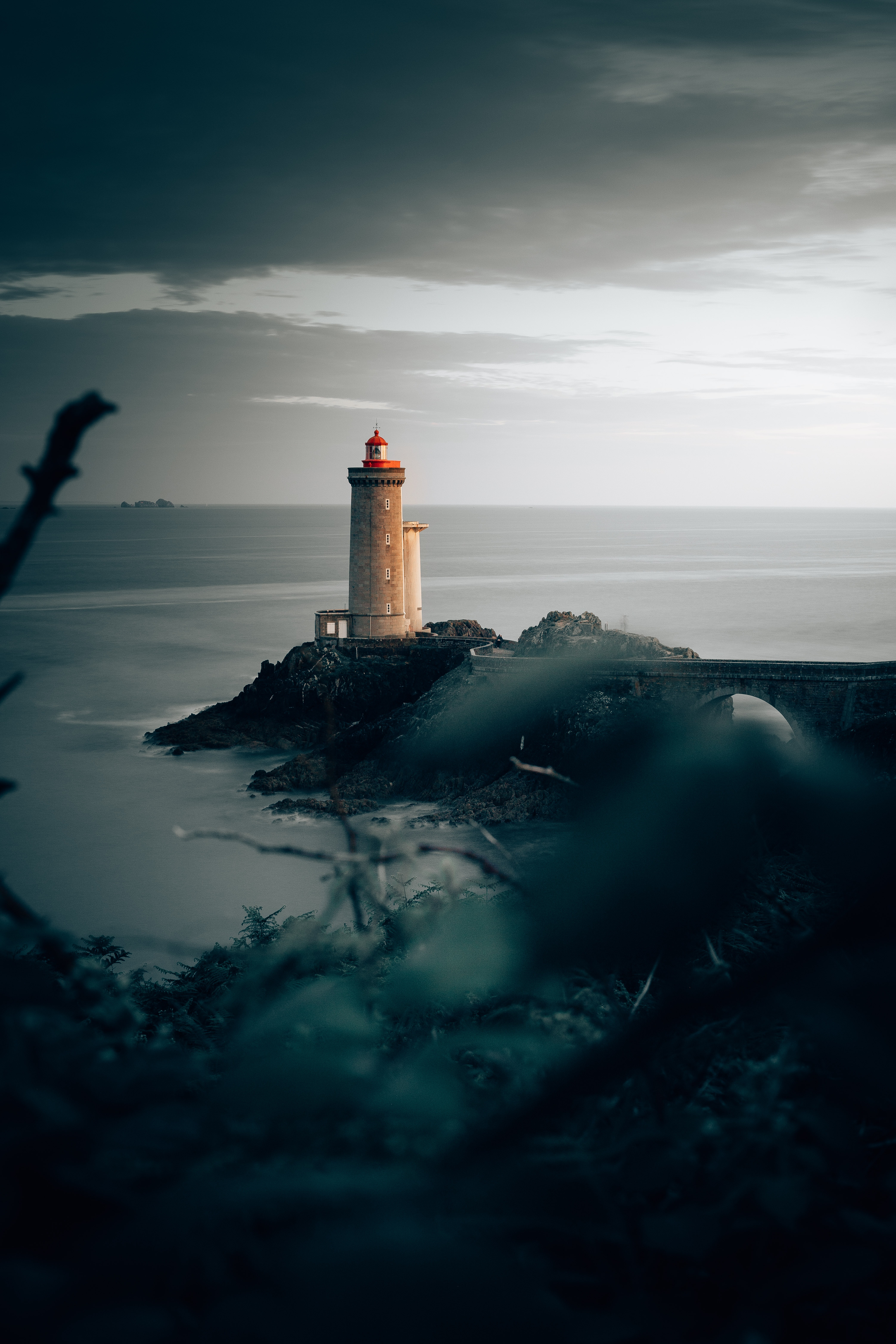 Download mobile wallpaper Lighthouse, Horizon, France, Nature, Sea for free.