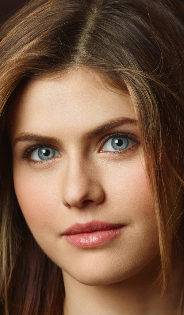 Download mobile wallpaper Face, Brunette, Blue Eyes, American, Celebrity, Actress, Alexandra Daddario for free.