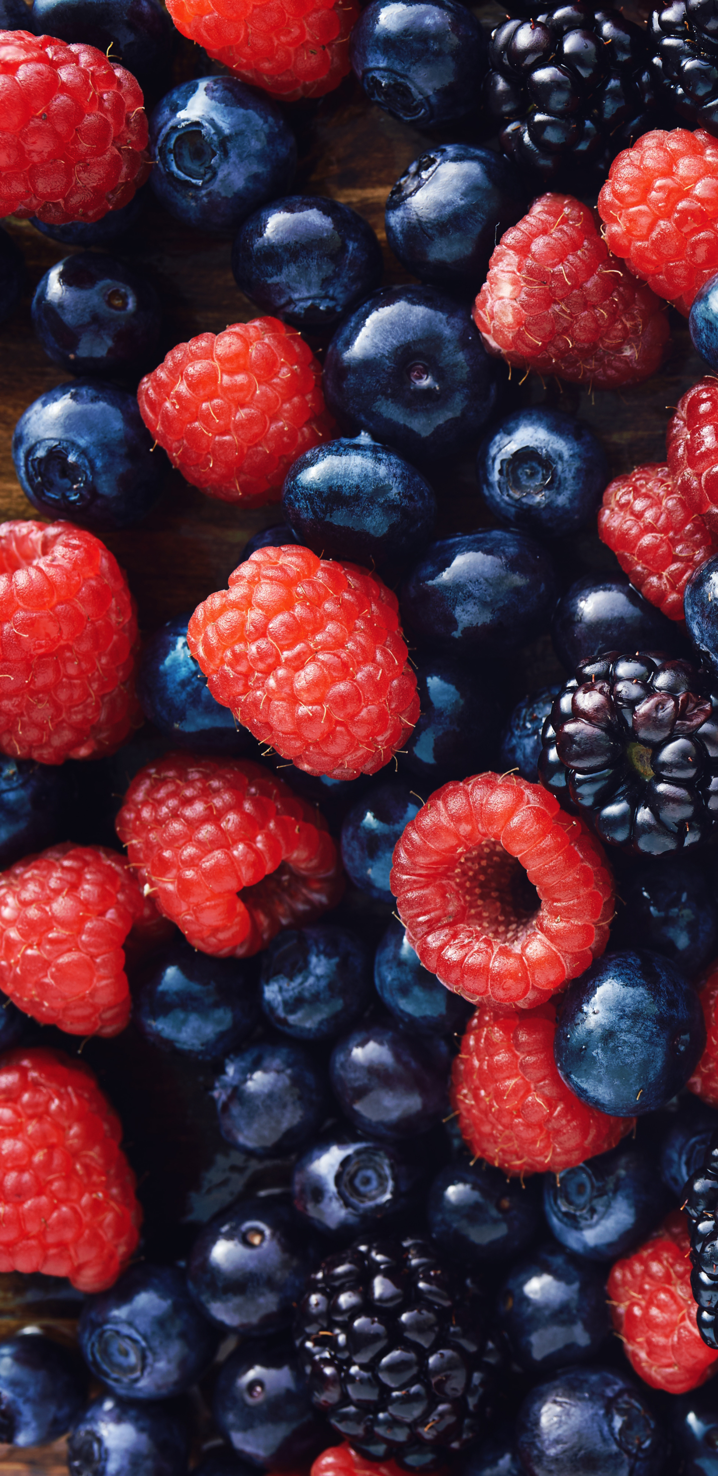 Handy-Wallpaper Obst, Himbeere, Brombeere, Frucht, Blaubeere, Heidelbeere, Nahrungsmittel kostenlos herunterladen.