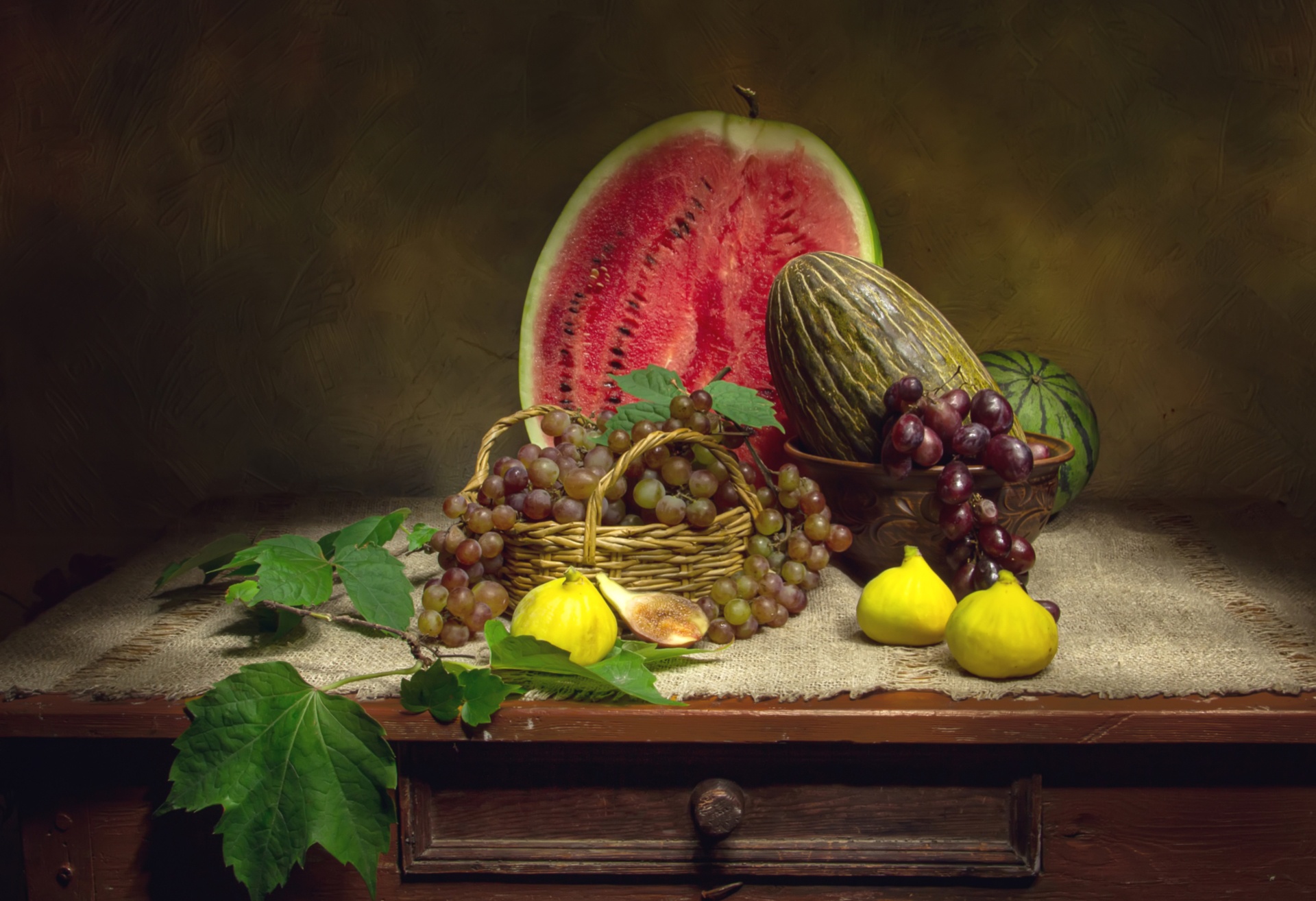 Handy-Wallpaper Frucht, Wassermelone, Feige, Melone, Nahrungsmittel, Stillleben, Früchte kostenlos herunterladen.