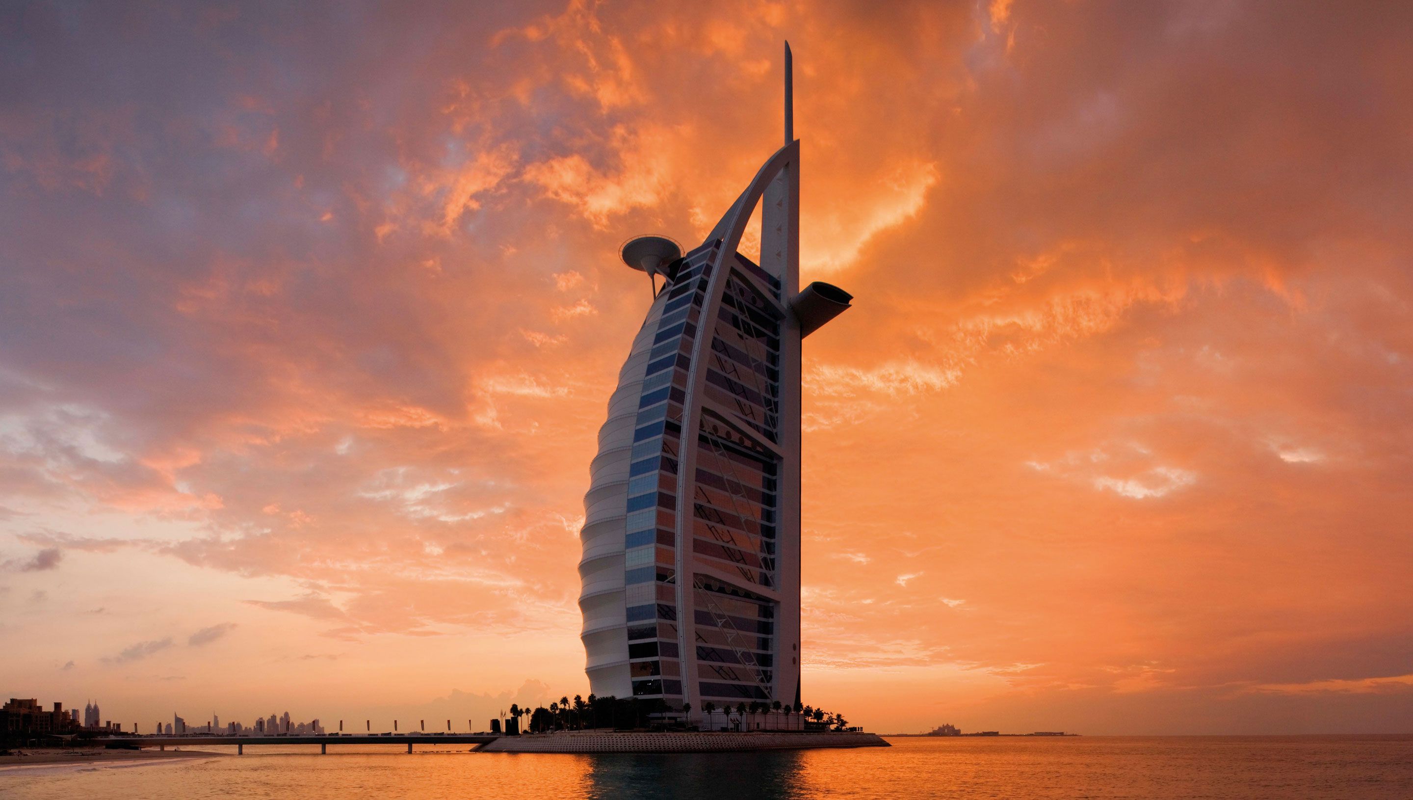 Скачать картинку Закат, Море, Дубай, Здание, Бурдж Аль Араб, Объединённые Арабские Эмираты, Сделано Человеком в телефон бесплатно.