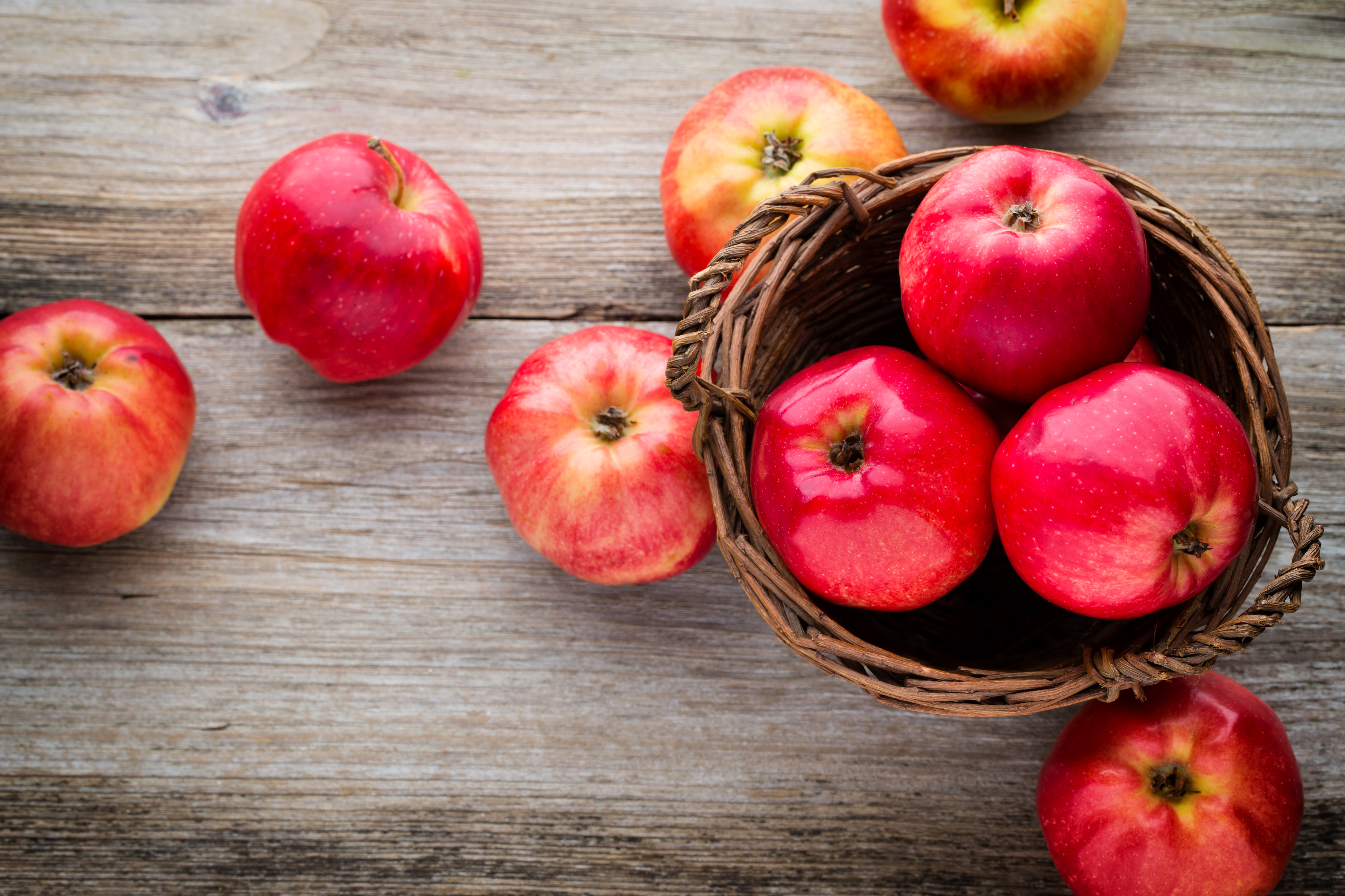 Laden Sie das Frucht, Korb, Apfel, Nahrungsmittel, Früchte-Bild kostenlos auf Ihren PC-Desktop herunter