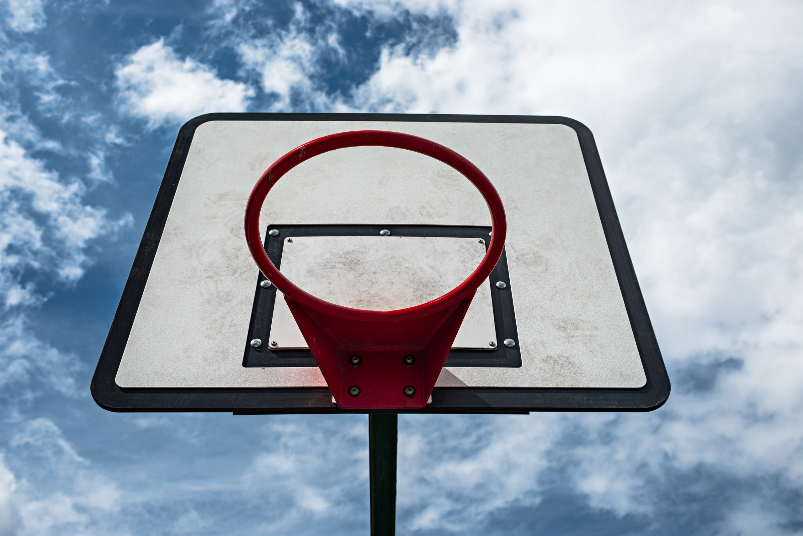 Handy-Wallpaper Sport, Basketball, Himmel kostenlos herunterladen.