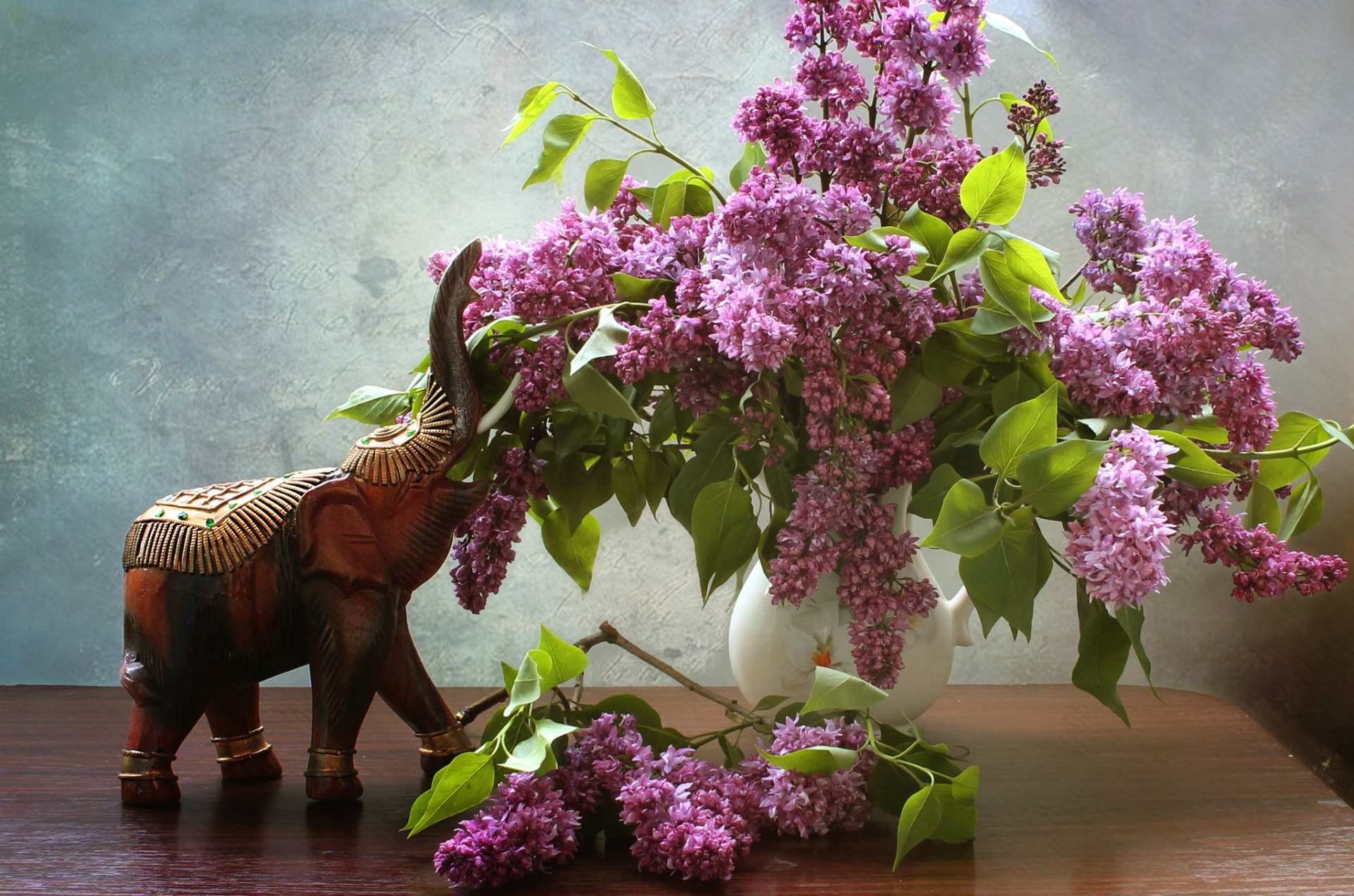 Download mobile wallpaper Lilac, Flower, Vase, Elephant, Man Made for free.