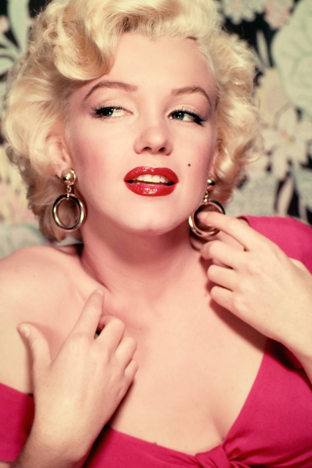 Download mobile wallpaper Marilyn Monroe, Blonde, Model, Earrings, American, Celebrity, Lipstick for free.