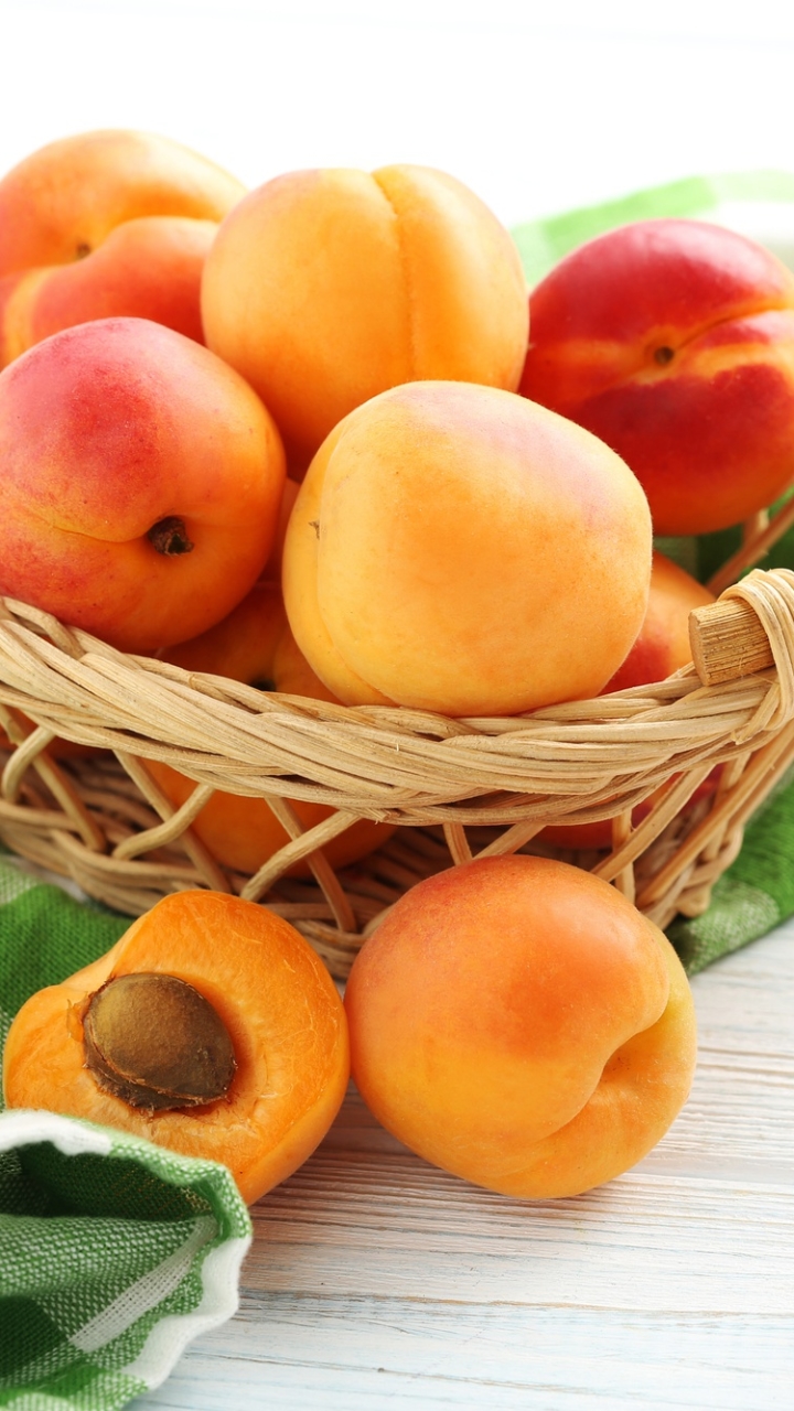 Handy-Wallpaper Obst, Frucht, Korb, Aprikose, Nahrungsmittel, Stillleben kostenlos herunterladen.