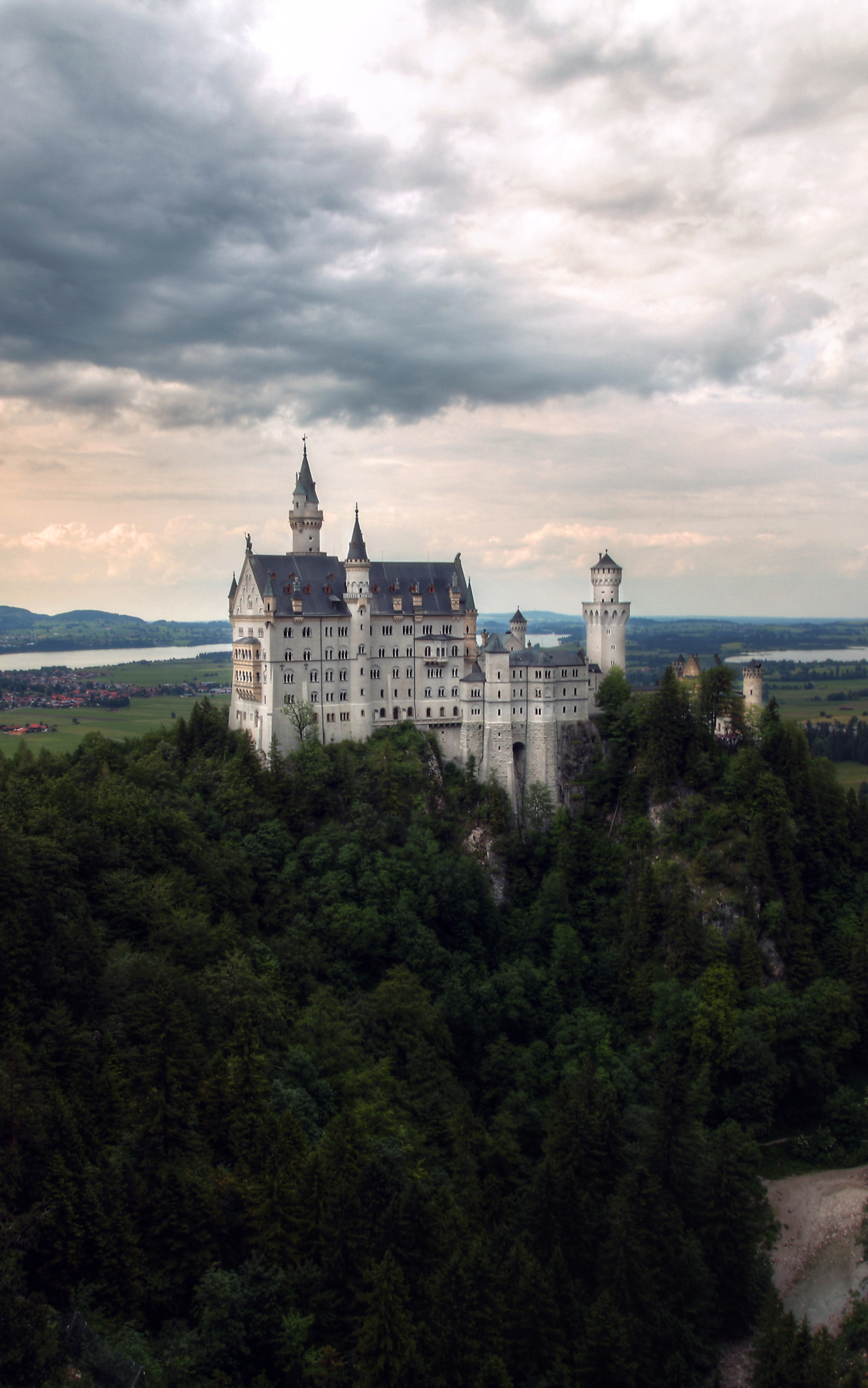 Скачать картинку Замки, Германия, Бавария, Замок Нойшванштайн, Сделано Человеком в телефон бесплатно.